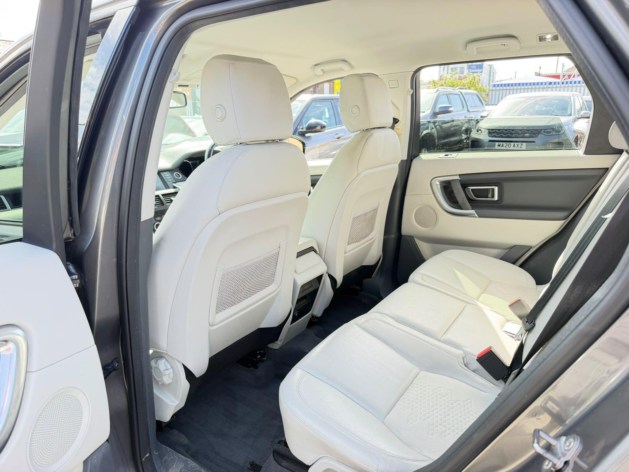 Land Rover Discovery Sport view 19