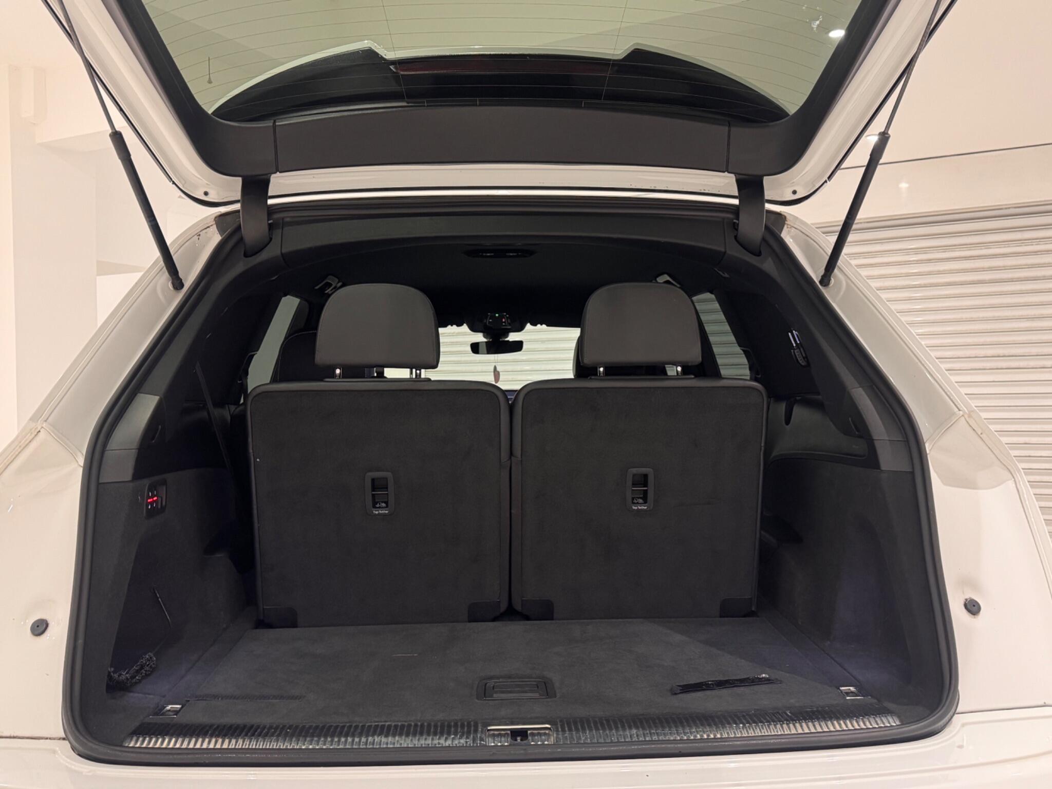 Audi Q7 view 18