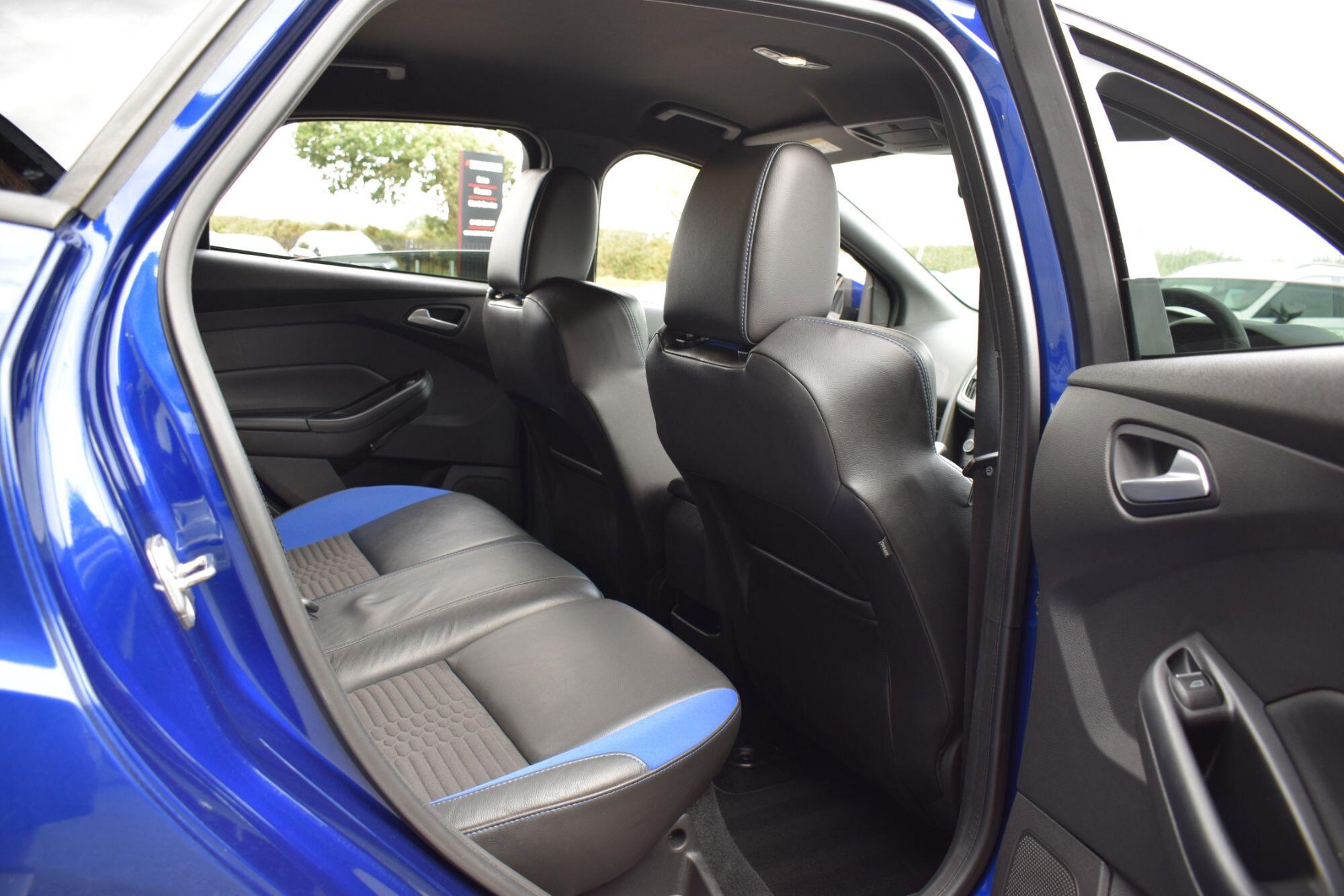 Ford Focus view 22