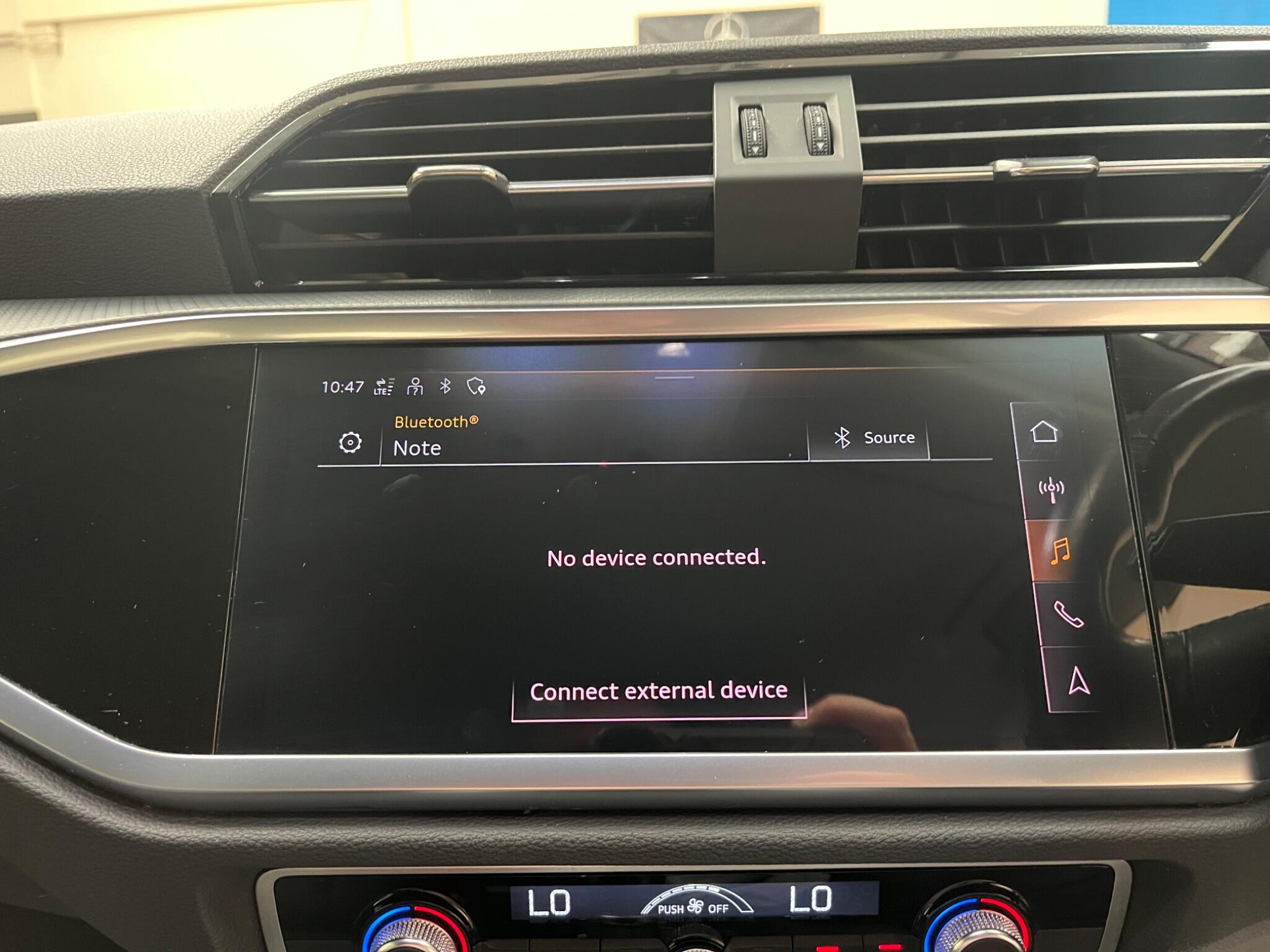 Audi Q3 view 19