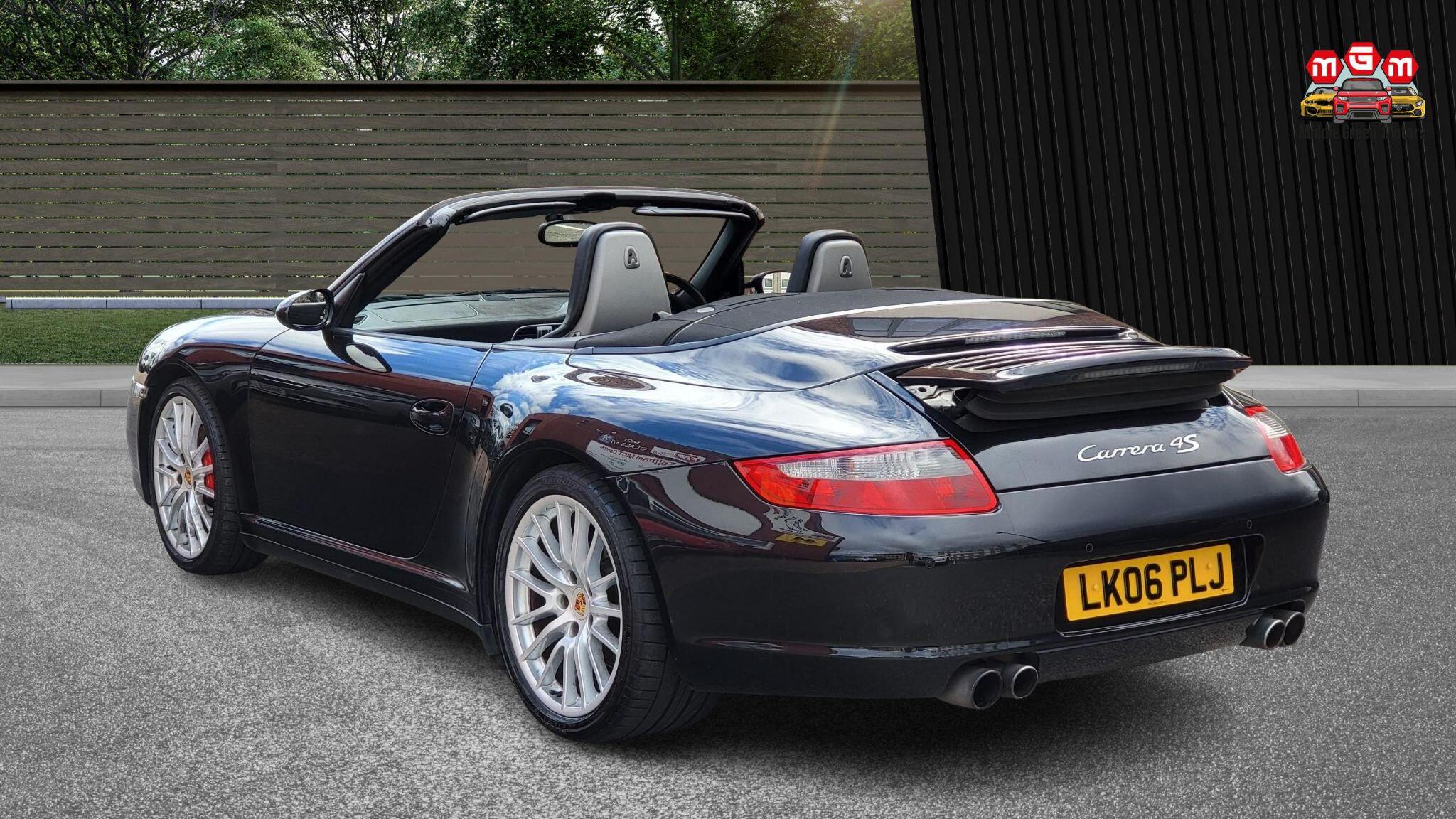 Porsche 911 view 7