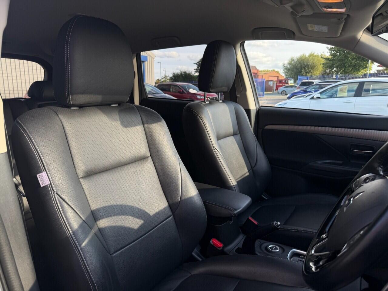 Mitsubishi Outlander view 42