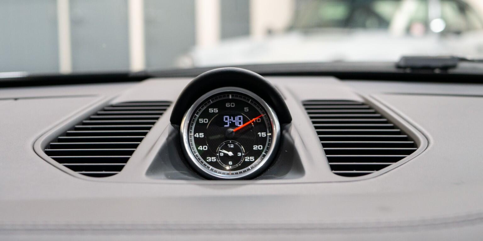 Porsche 911 view 32