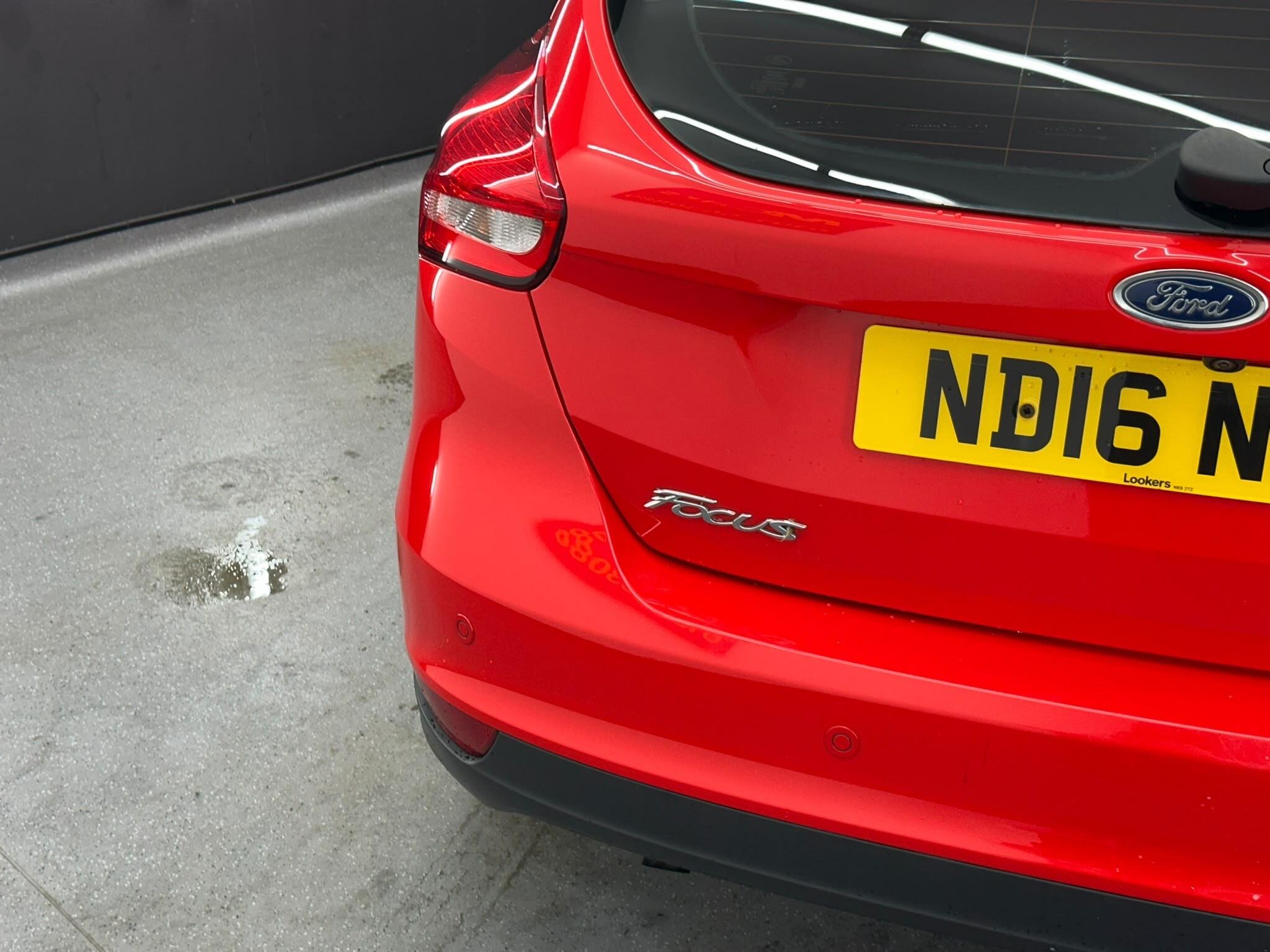 Ford Focus view 9