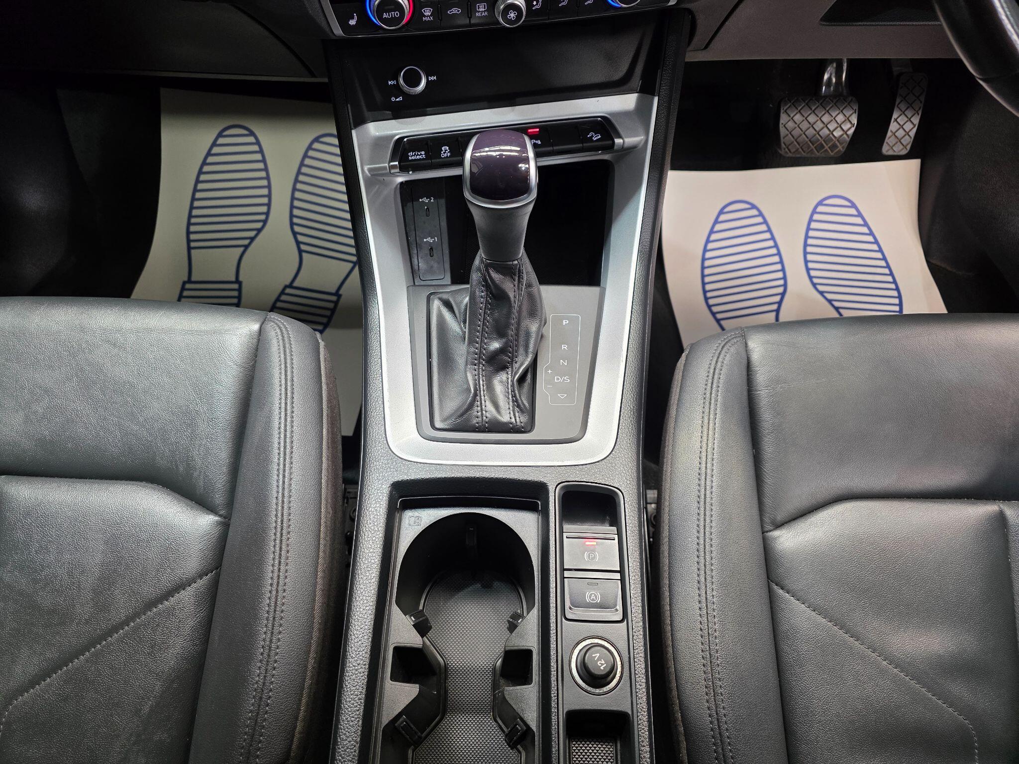 Audi Q3 view 11
