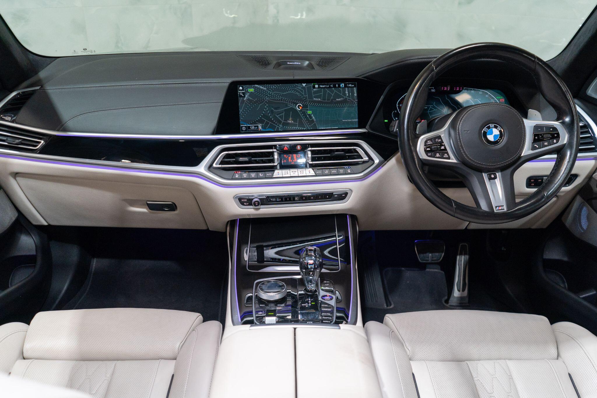 BMW X7 view 11