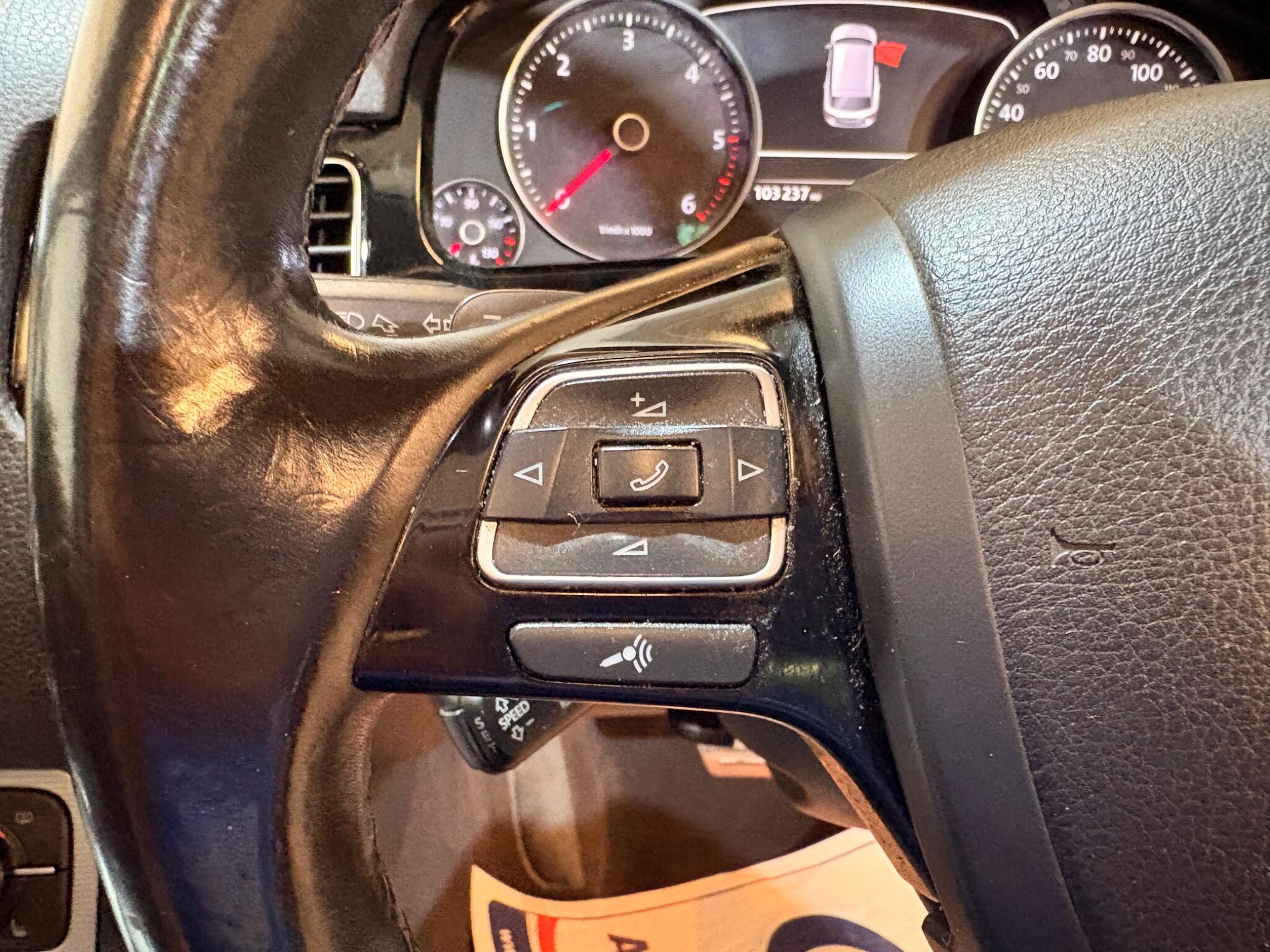 Volkswagen Touareg view 30