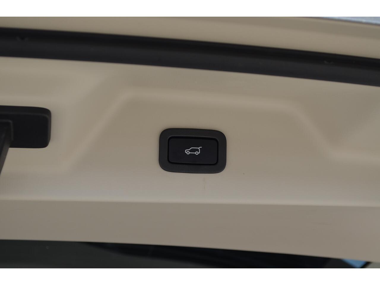 Land Rover Range Rover view 24