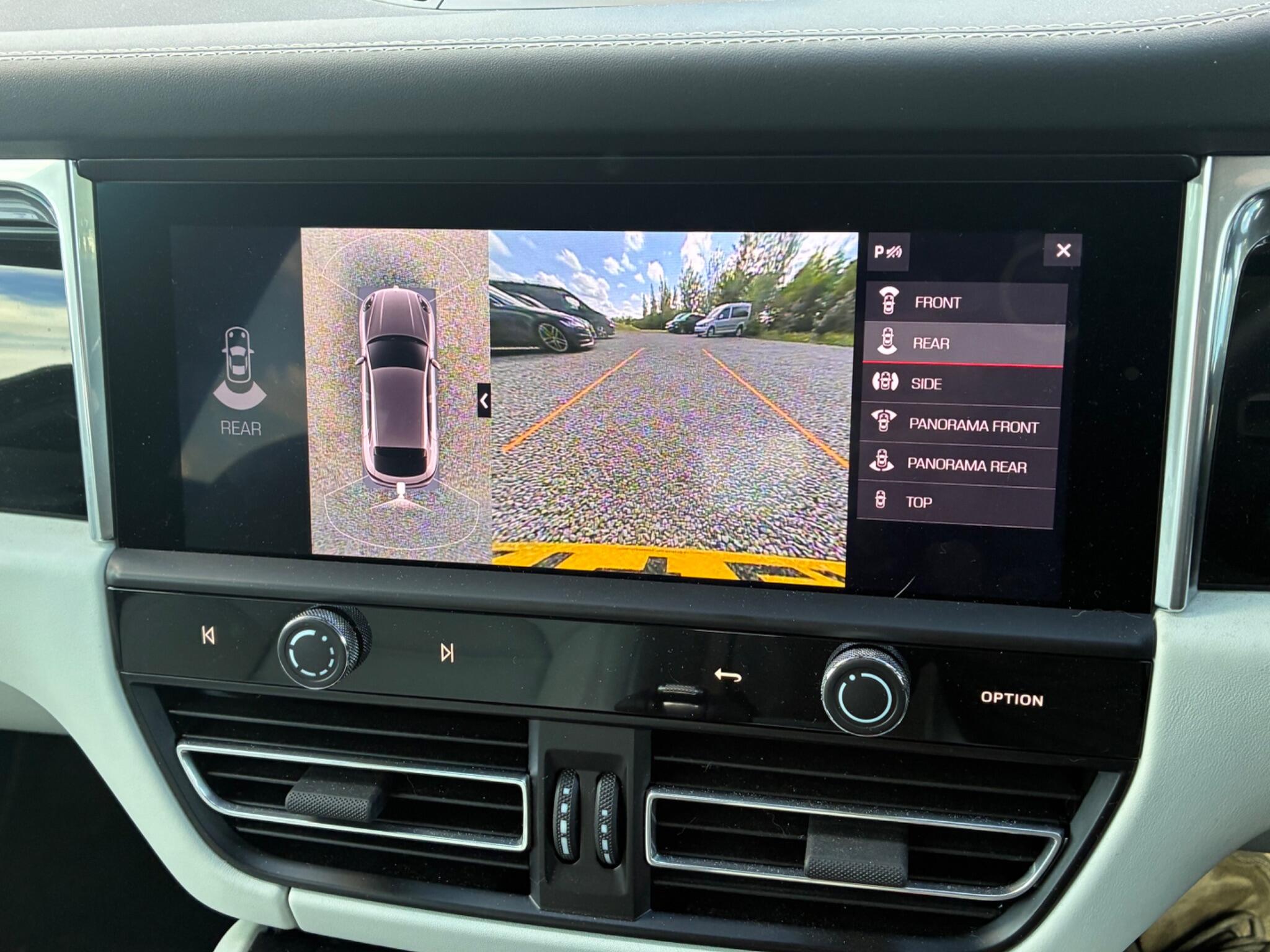 Porsche Macan view 25