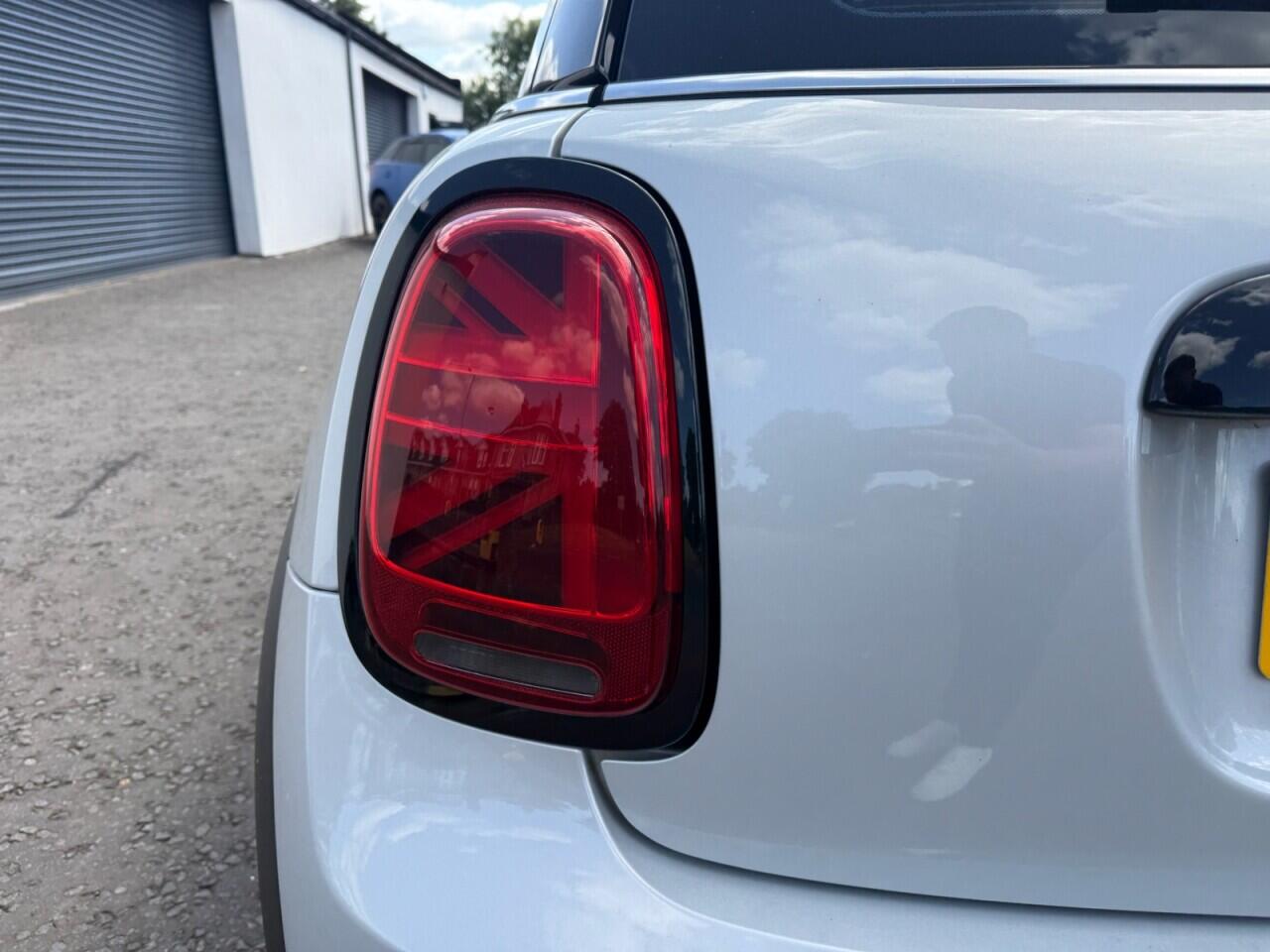 Mini Hatch view 8
