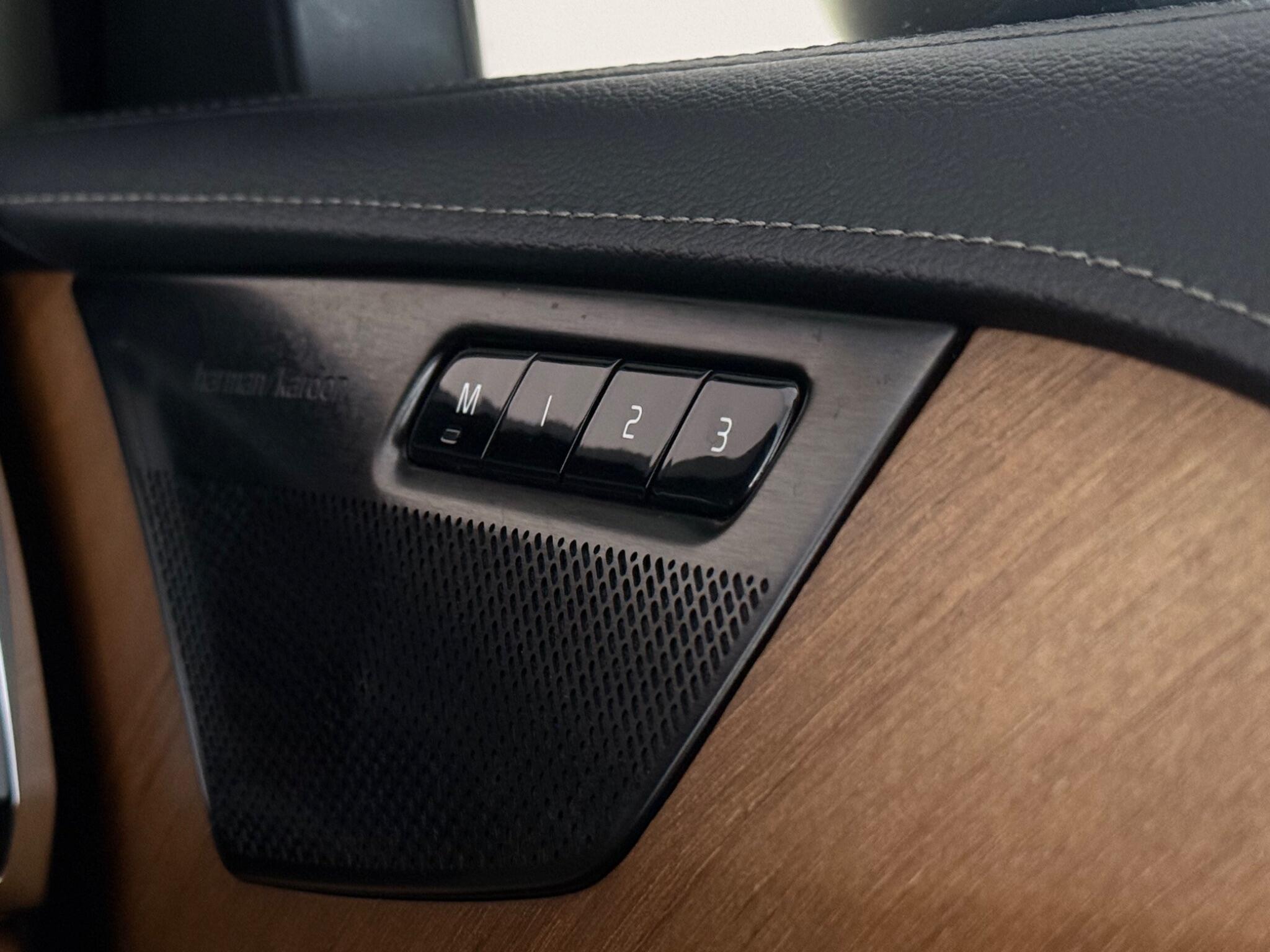 Volvo XC90 view 17