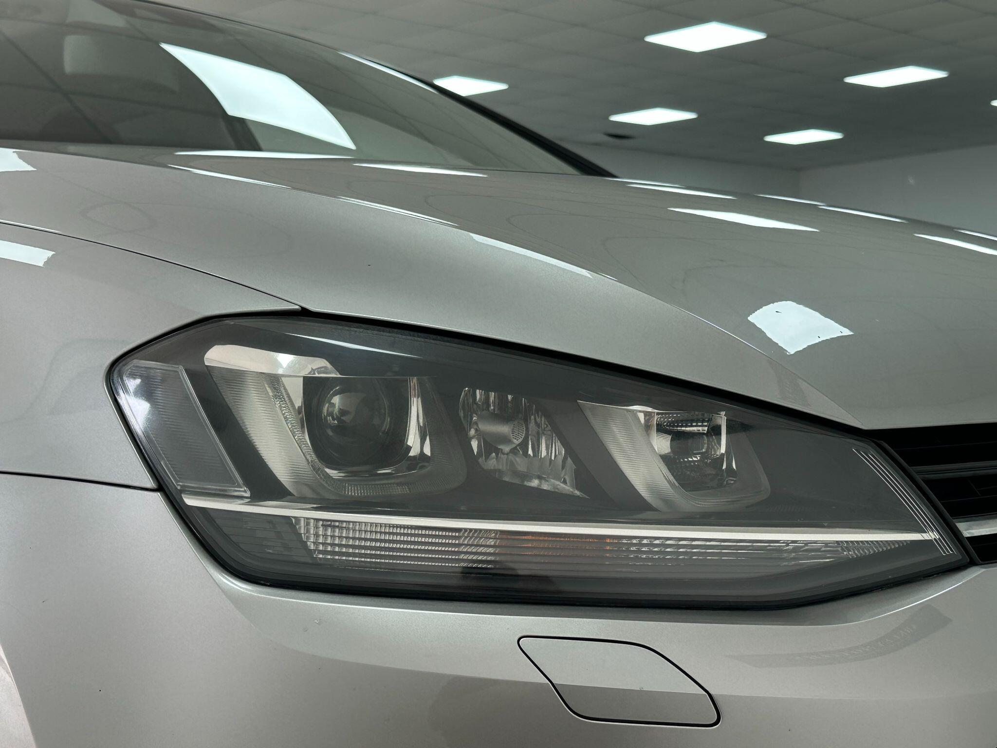2014 Volkswagen Golf image 40