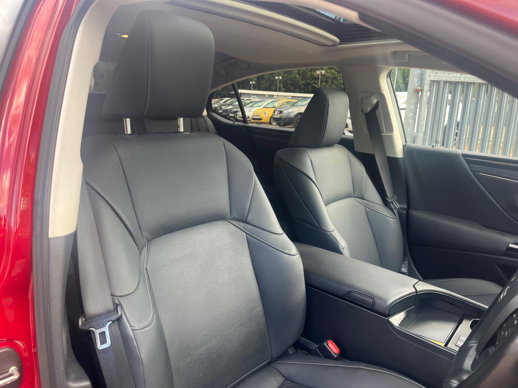 Lexus ES view 26