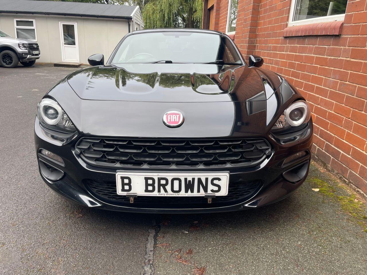 Fiat 124 Spider view 2