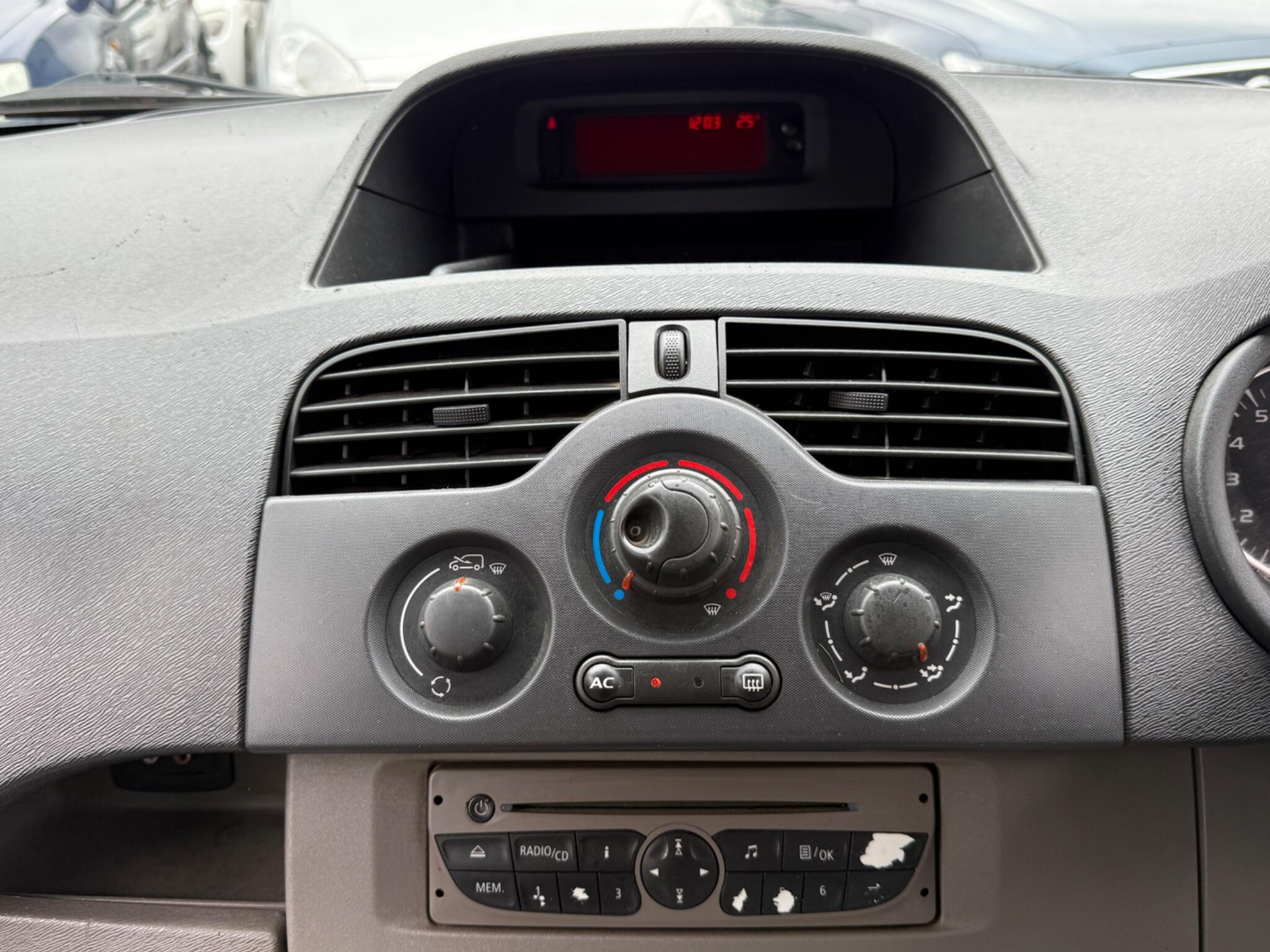 Renault Kangoo - Image 32