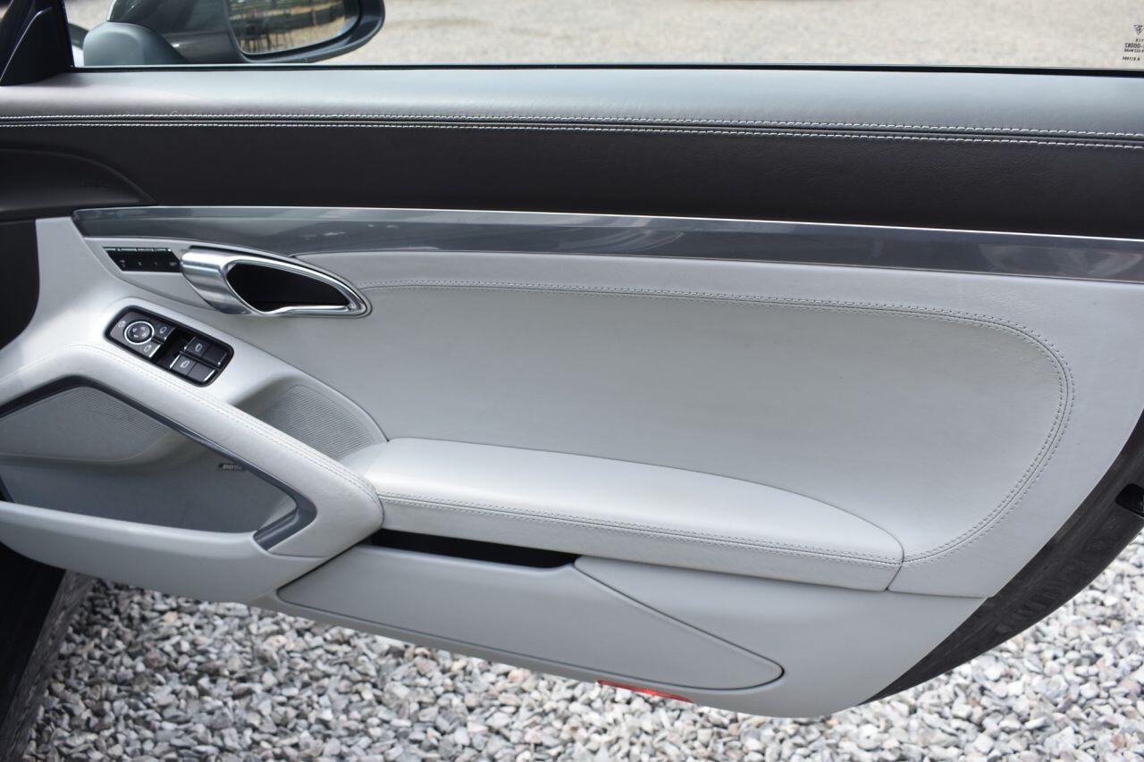 Porsche 911 view 13