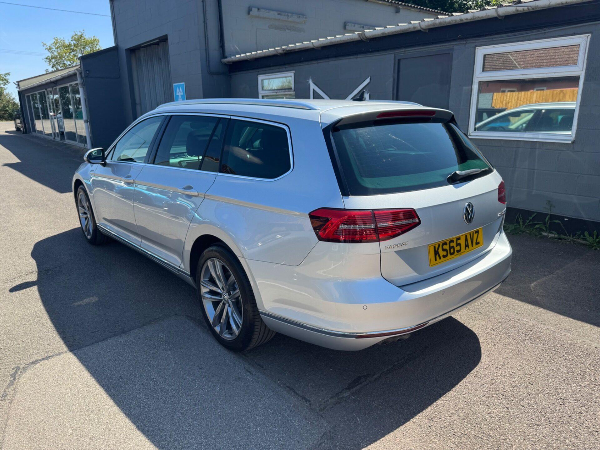 Volkswagen Passat view 9