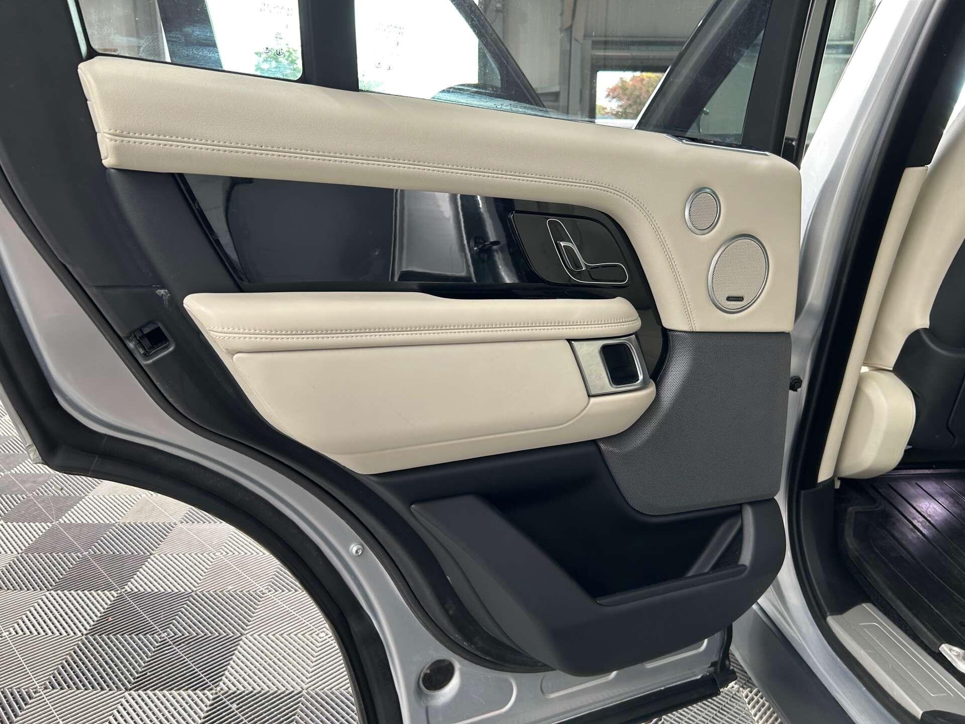 Land Rover Range Rover view 34
