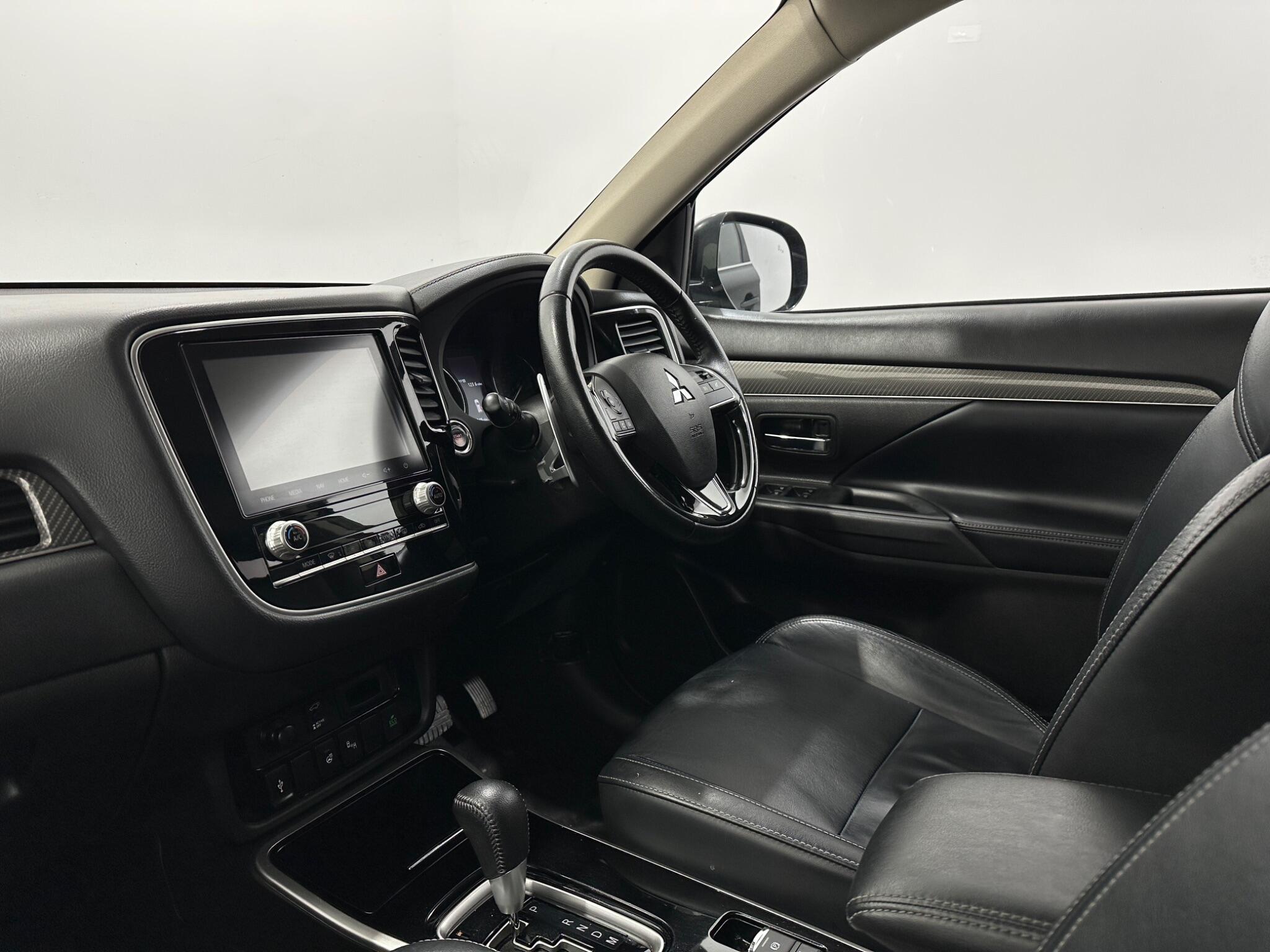 Mitsubishi Outlander view 30