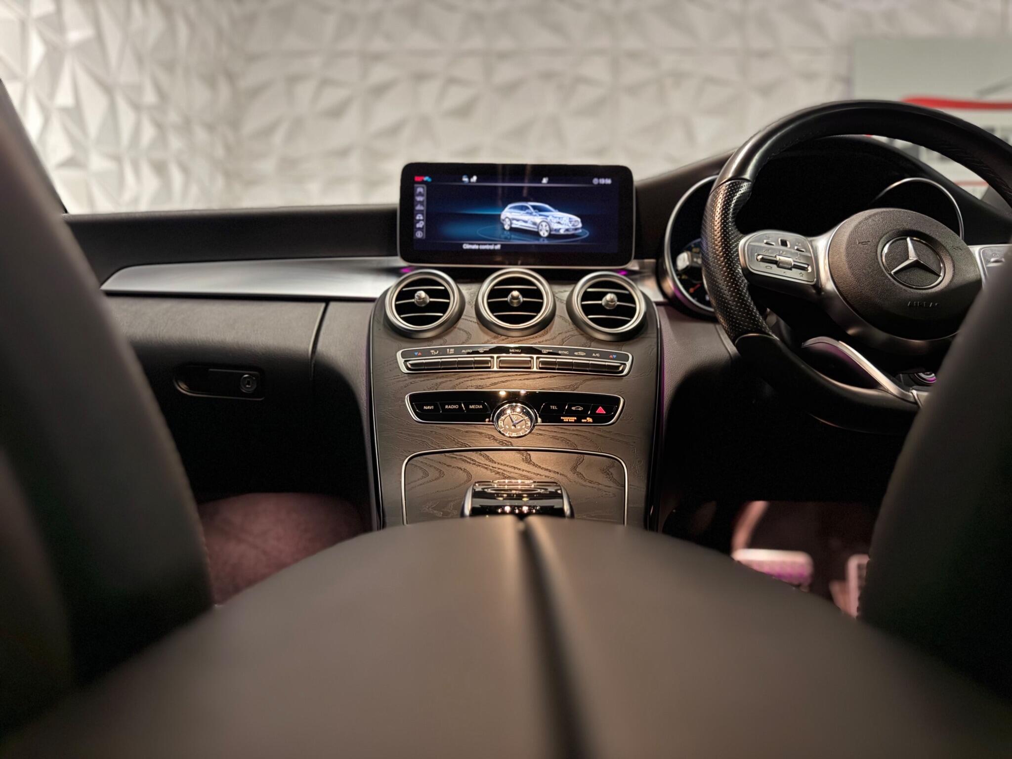 Mercedes-Benz C Class view 27