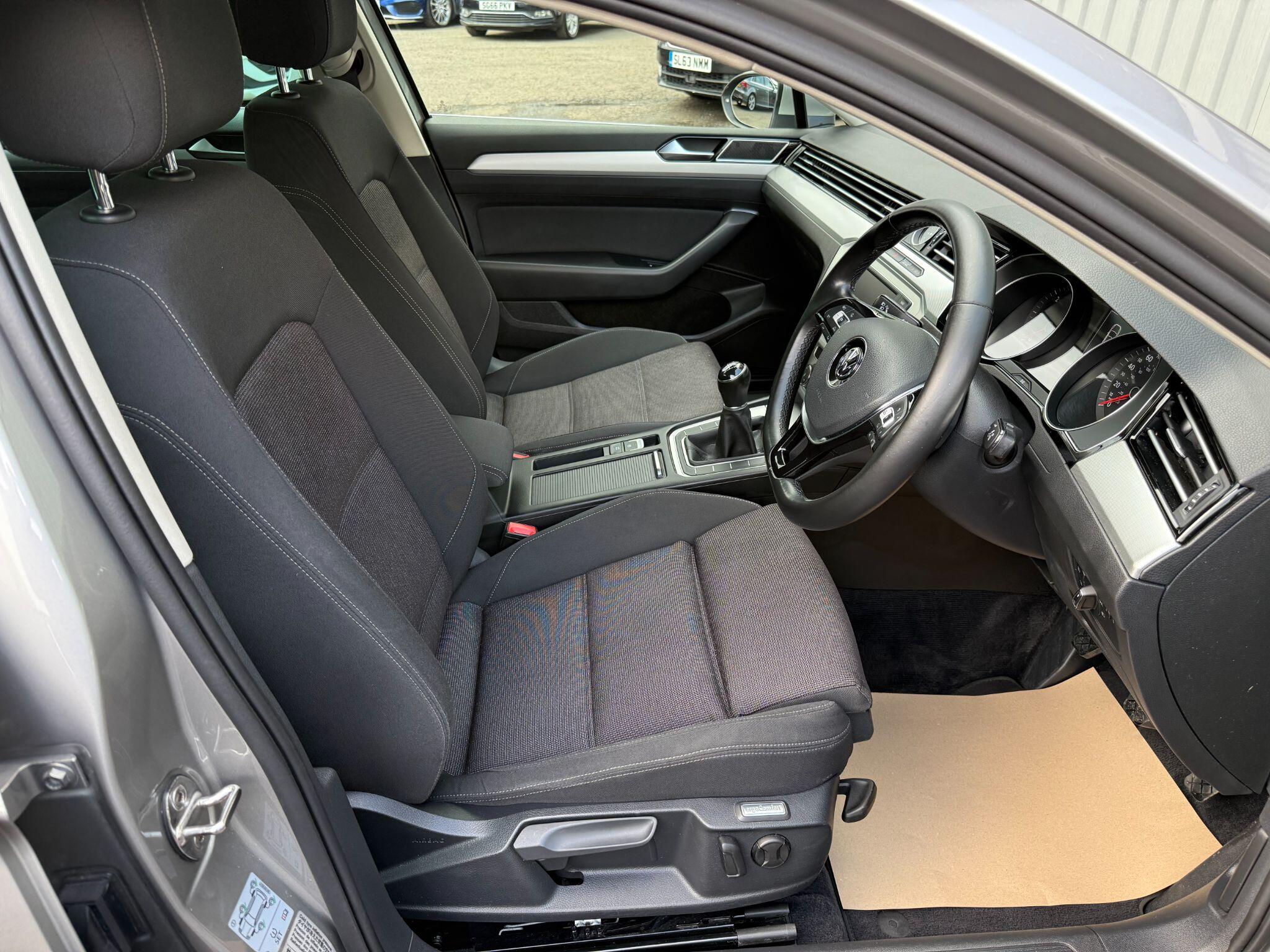 Volkswagen Passat view 15