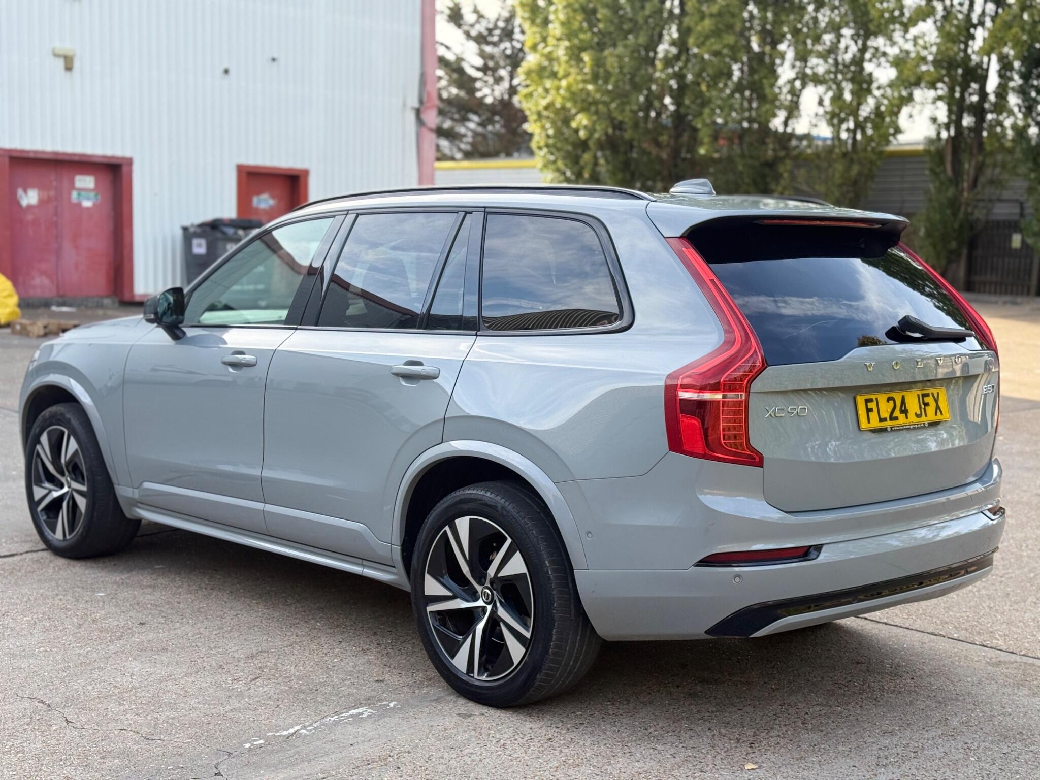 Volvo XC90 view 4