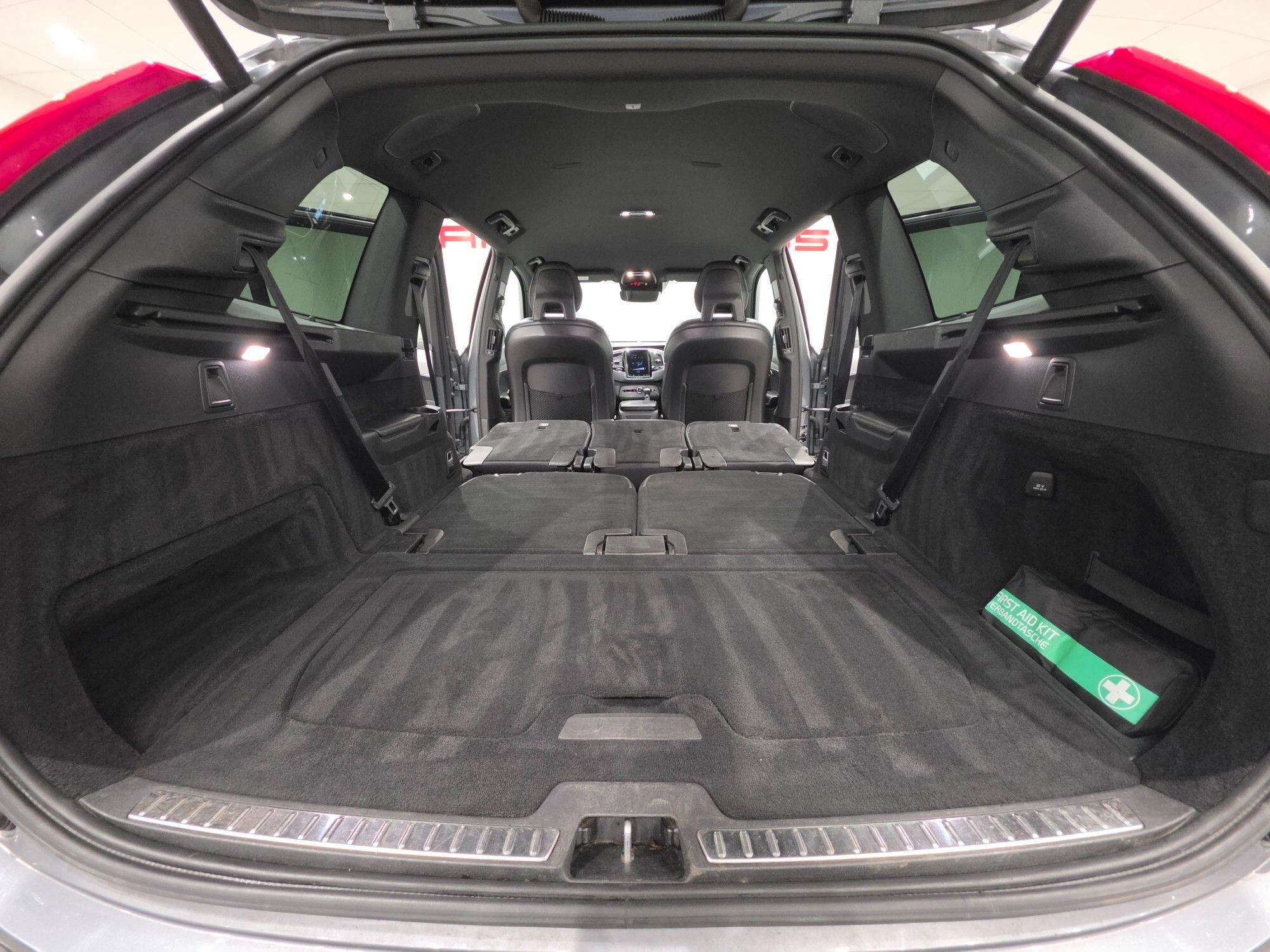 Volvo XC90 view 49