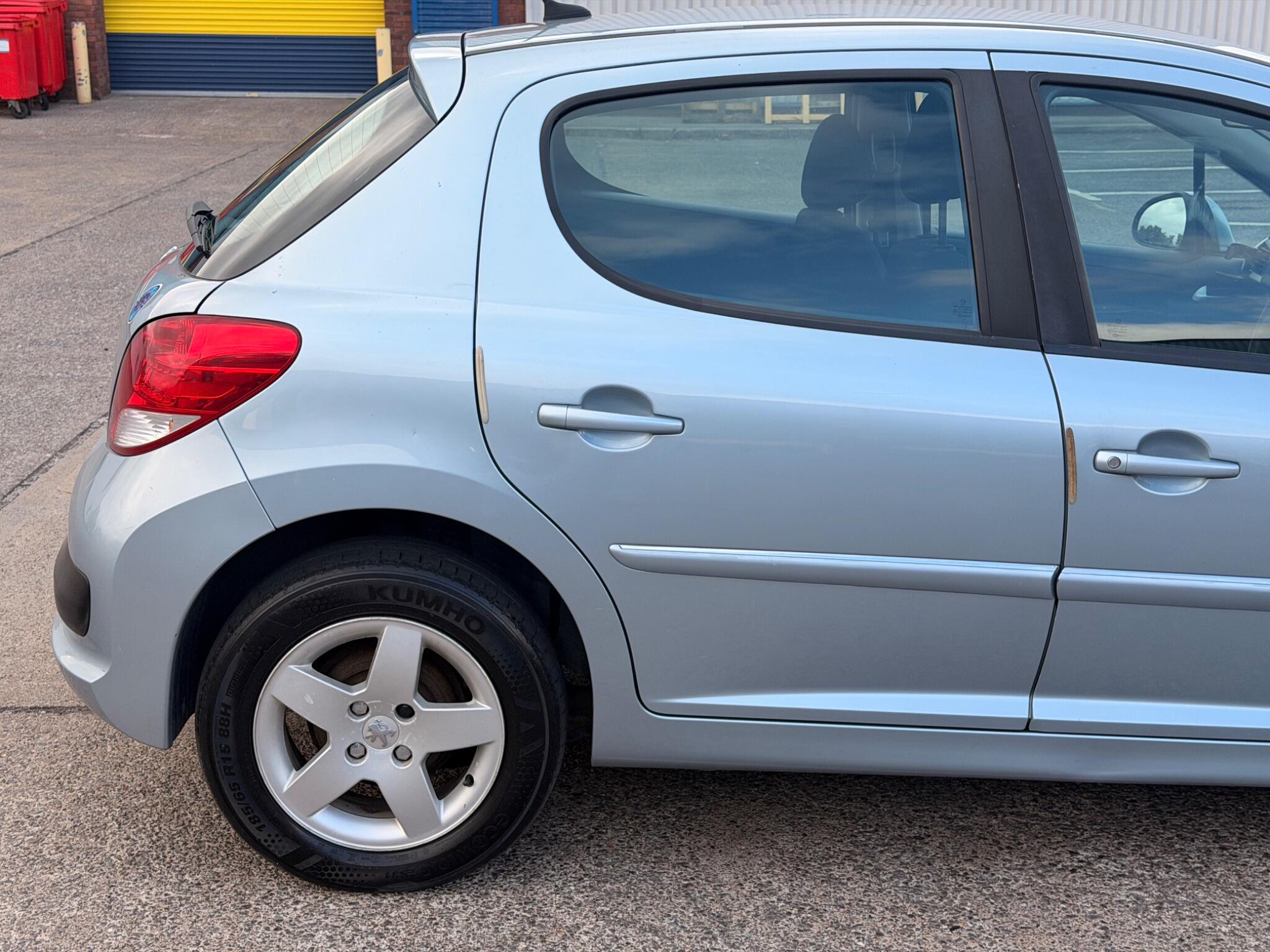 Peugeot 207 view 14