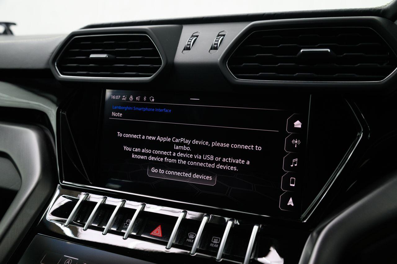 Lamborghini Urus view 87
