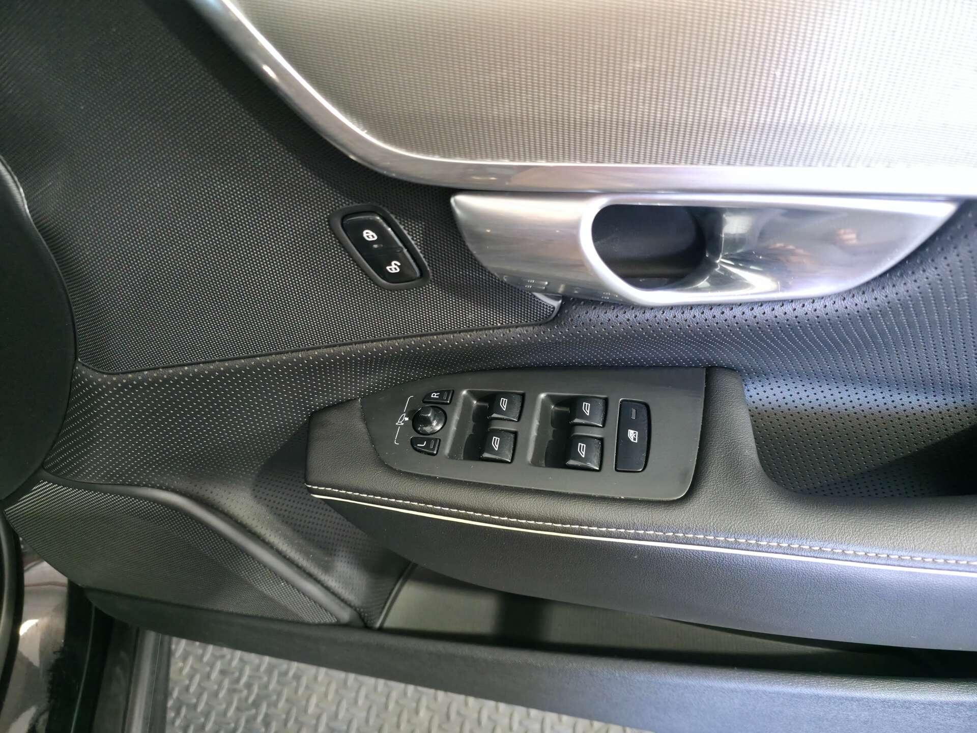 Volvo S90 view 25