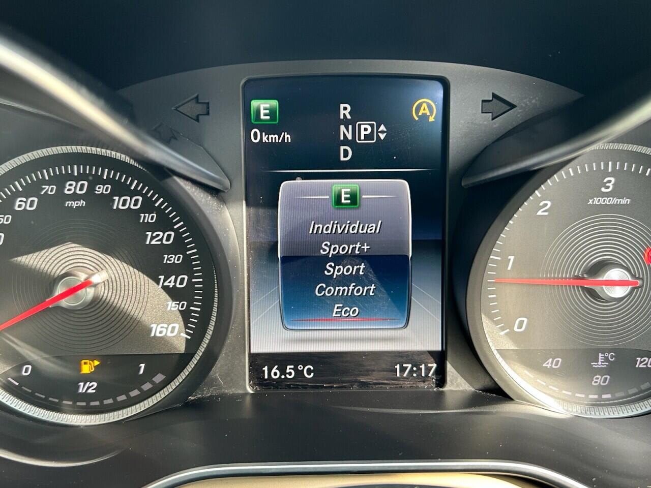 Mercedes-Benz C-Class view 33
