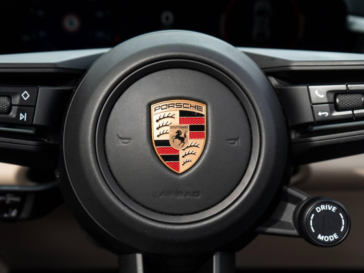 Porsche Macan view 18