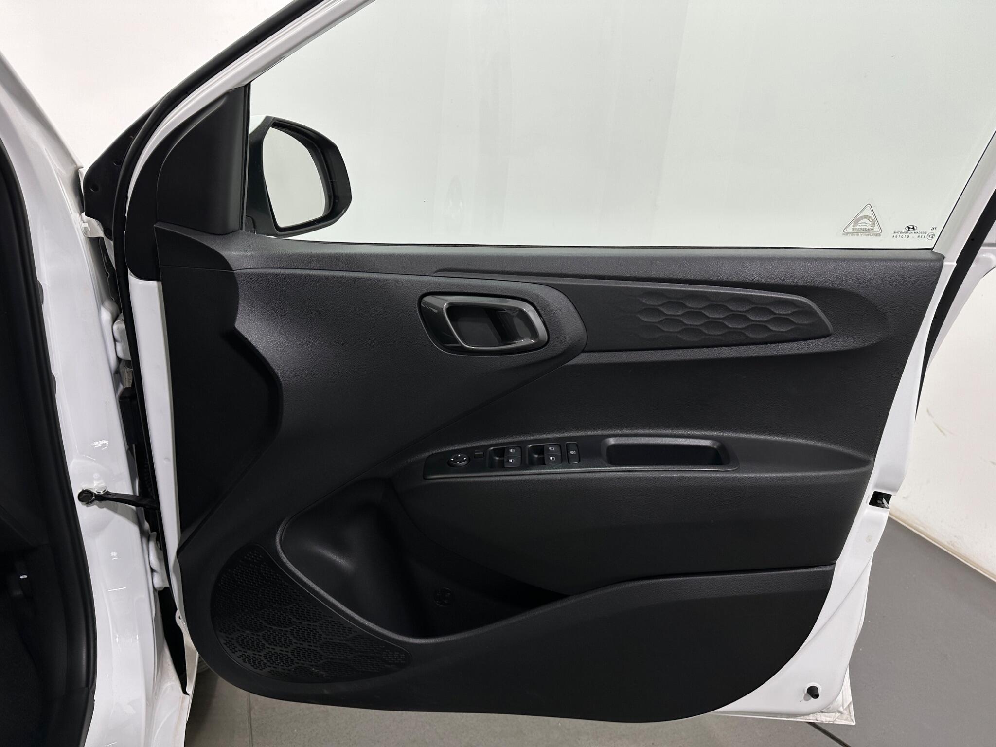 Hyundai I10 view 32