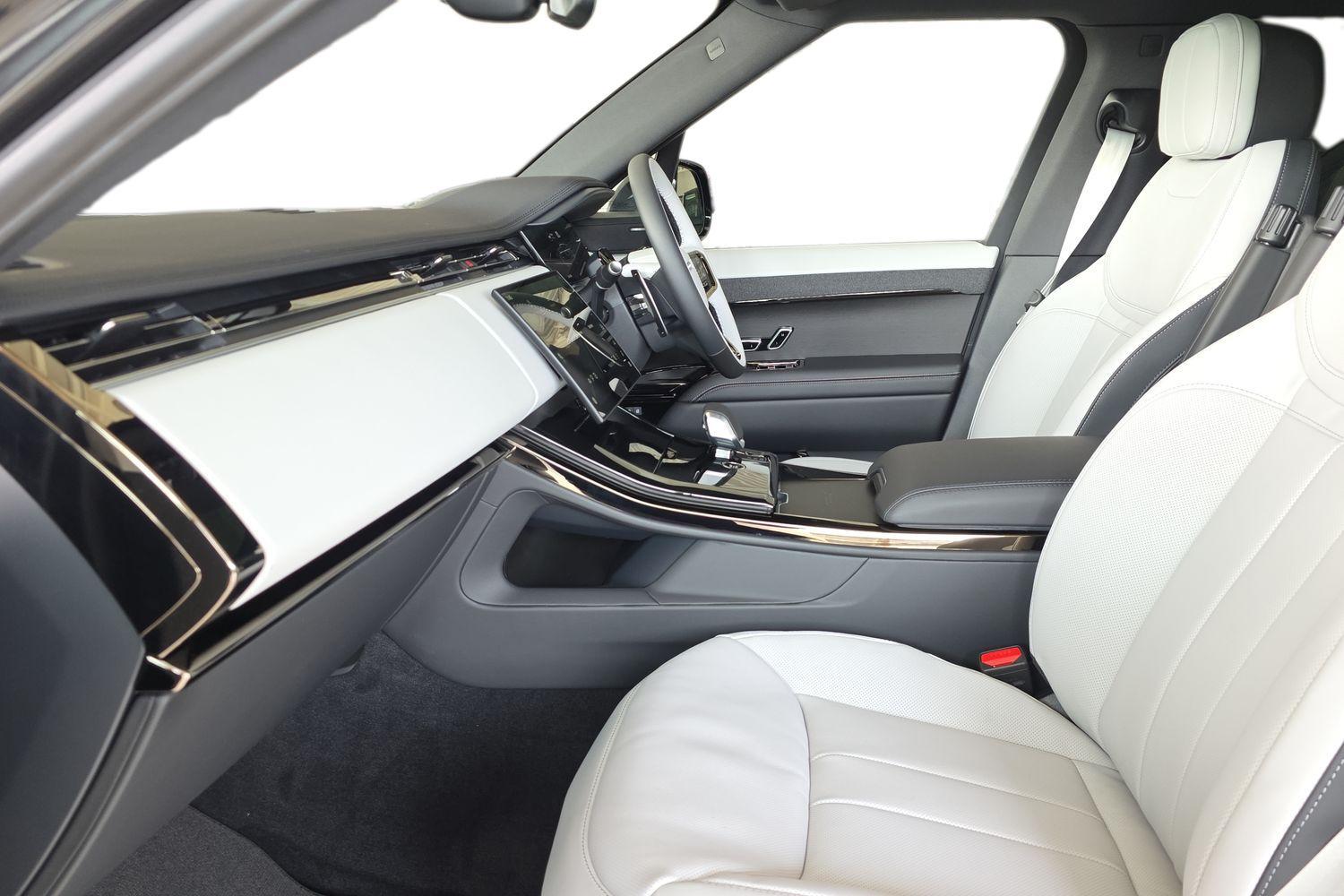 Land Rover Range Rover Sport view 3