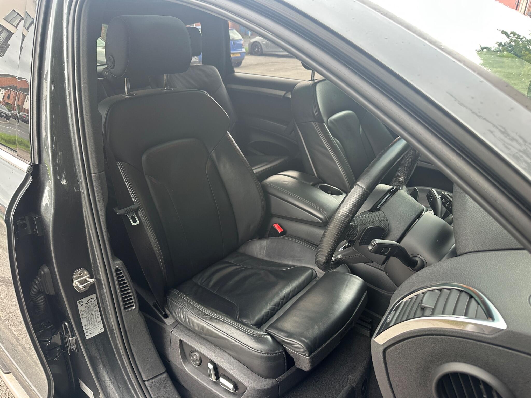 Audi Q7 view 22