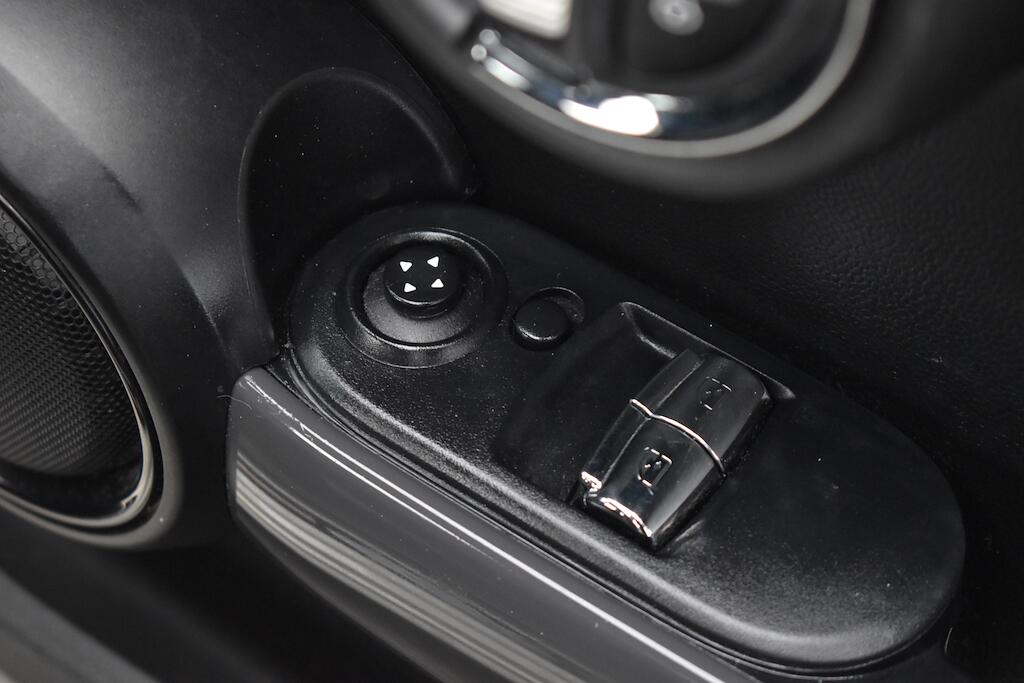 Mini Cooper view 44