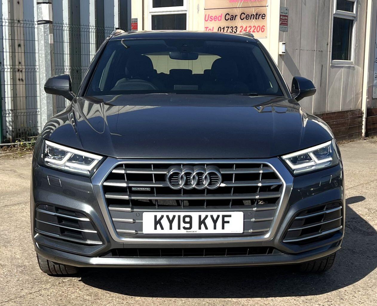 Audi Q5 view 5