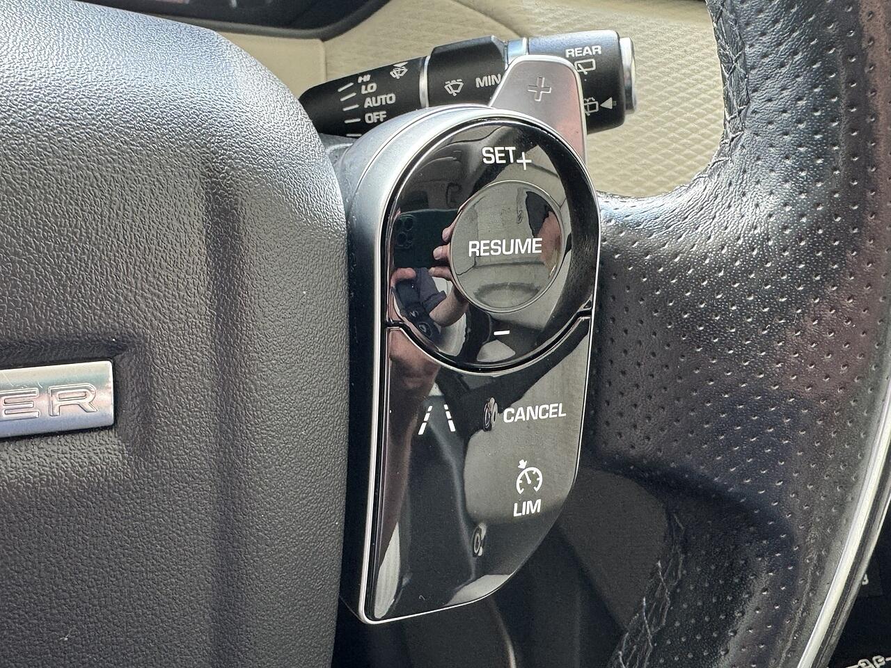 Land Rover Range Rover Velar view 22
