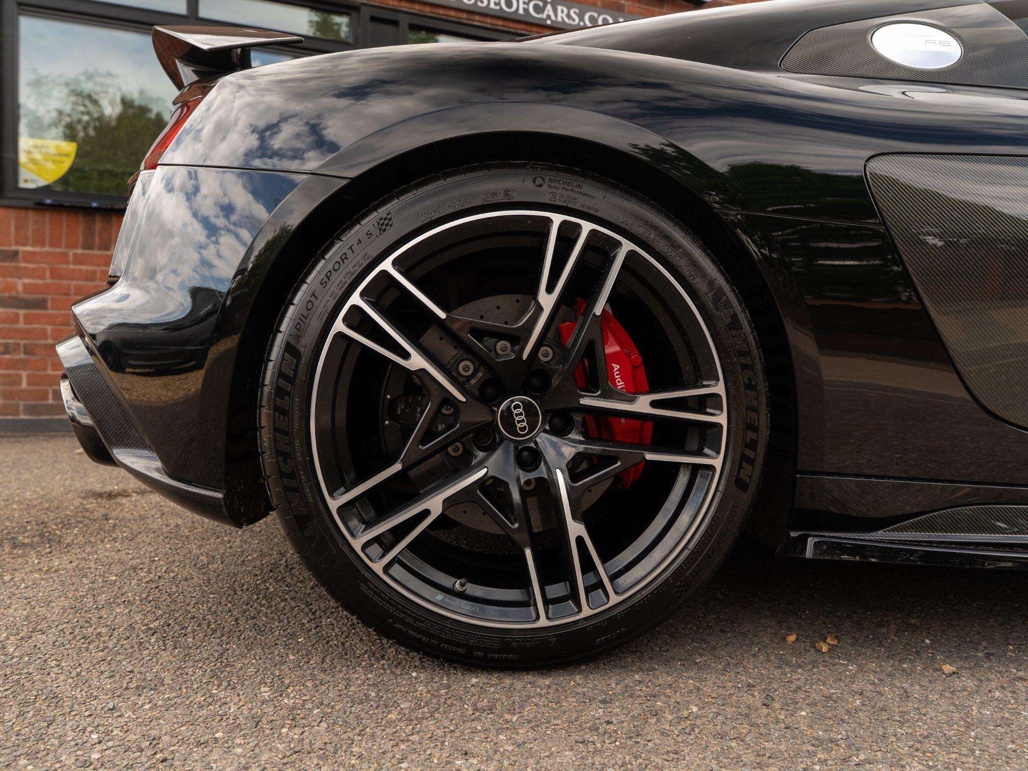 Audi R8 view 36