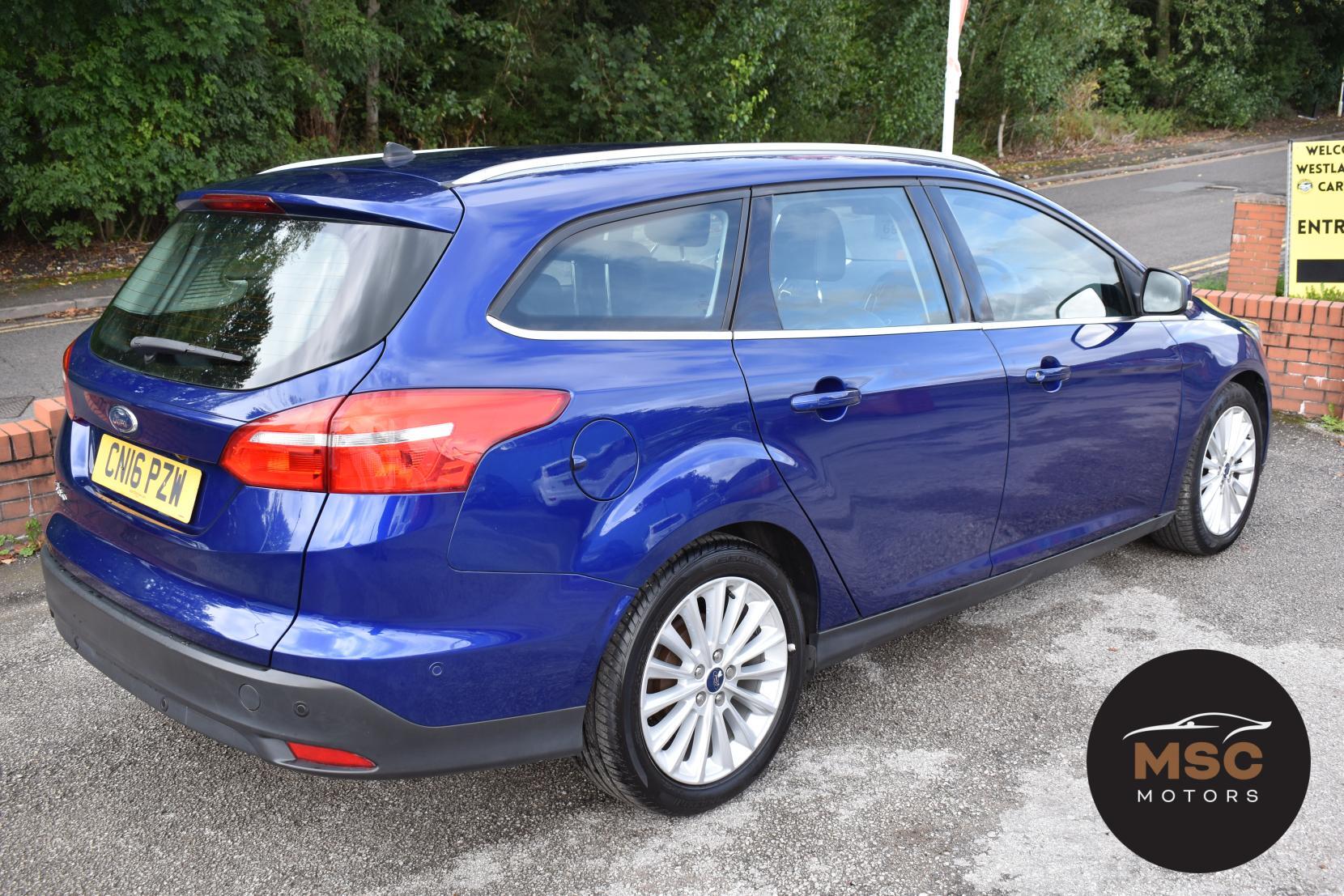 Ford Focus view 16