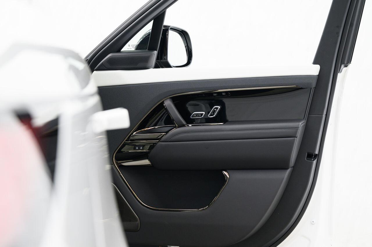 Land Rover Range Rover Sport view 26