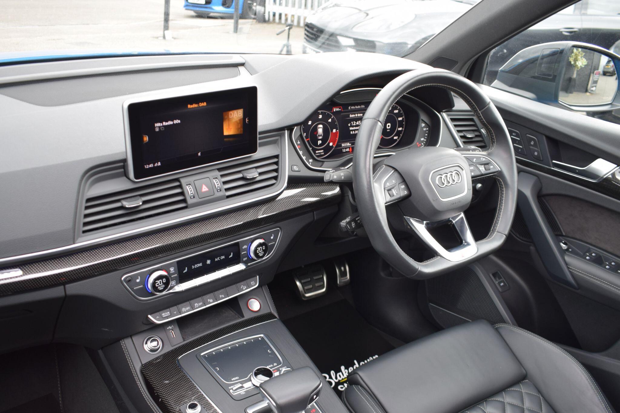 Audi SQ5 view 8