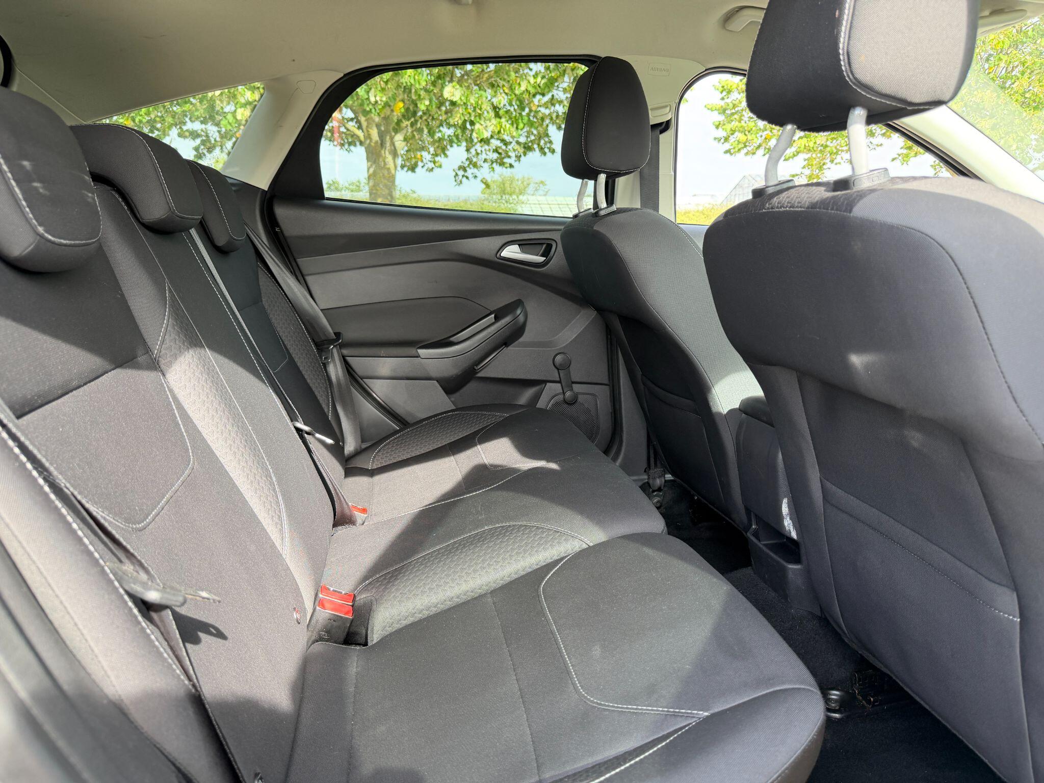 Ford Focus view 19