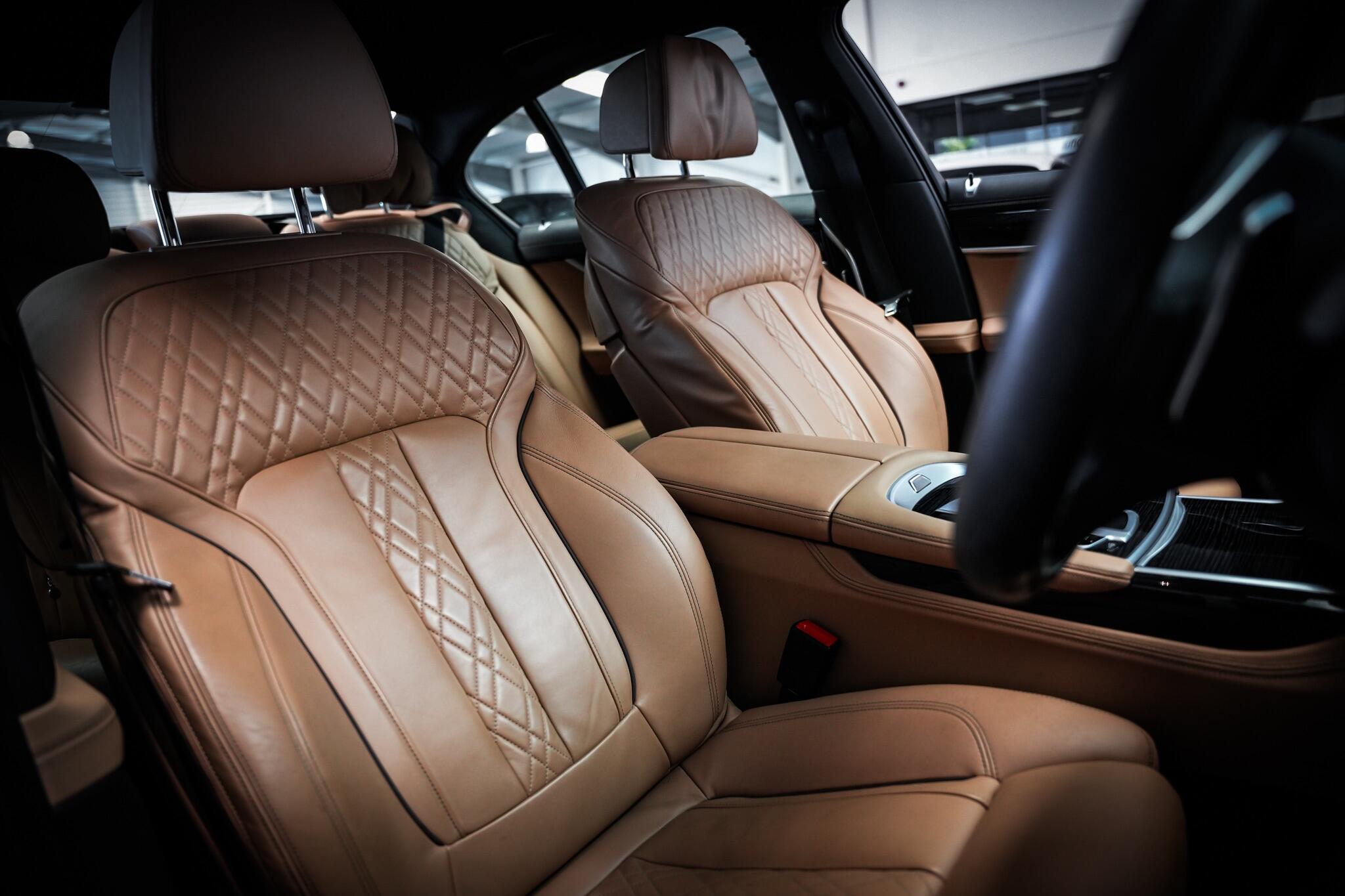 BMW 7 Series view 17