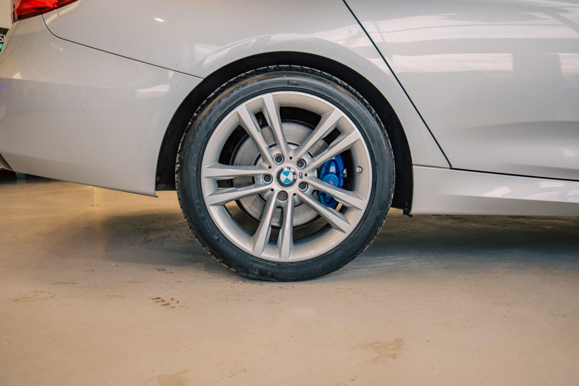 BMW 3 Series view 7