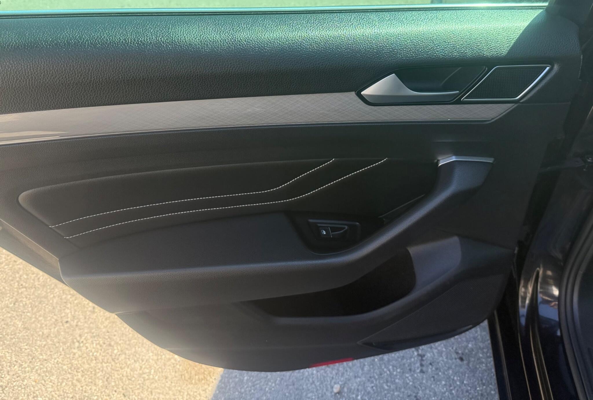 Volkswagen Passat view 21