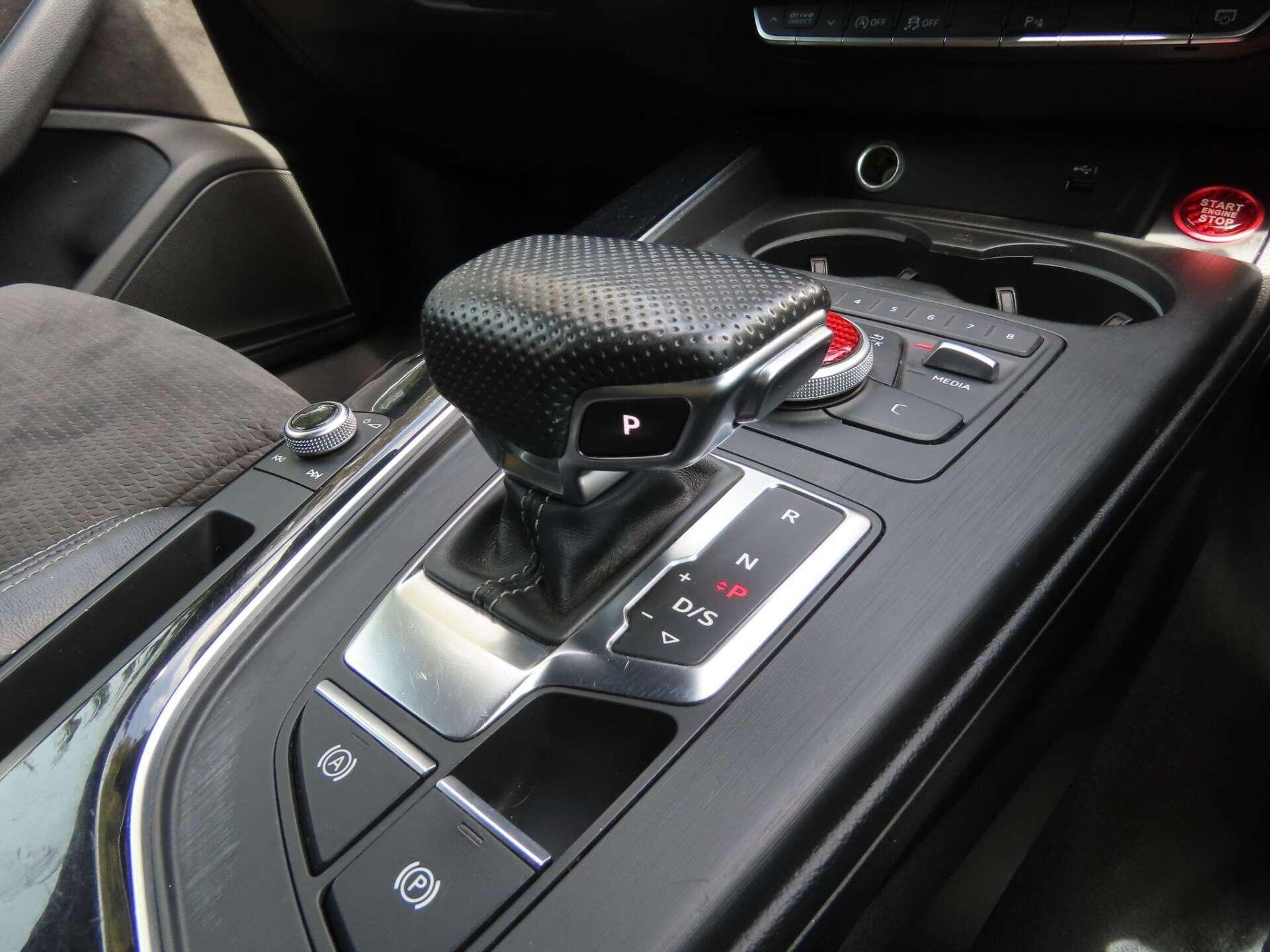 Audi A4 view 12