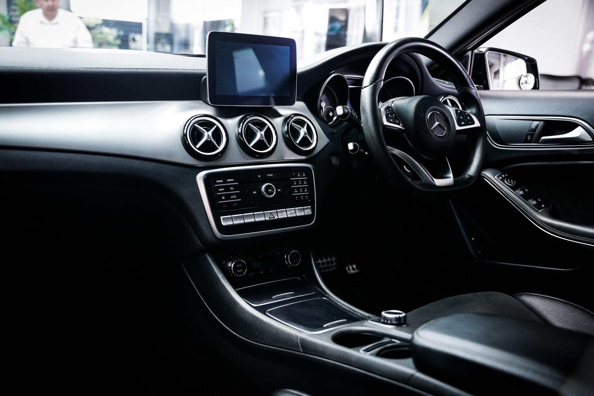 Mercedes-Benz Gla view 22