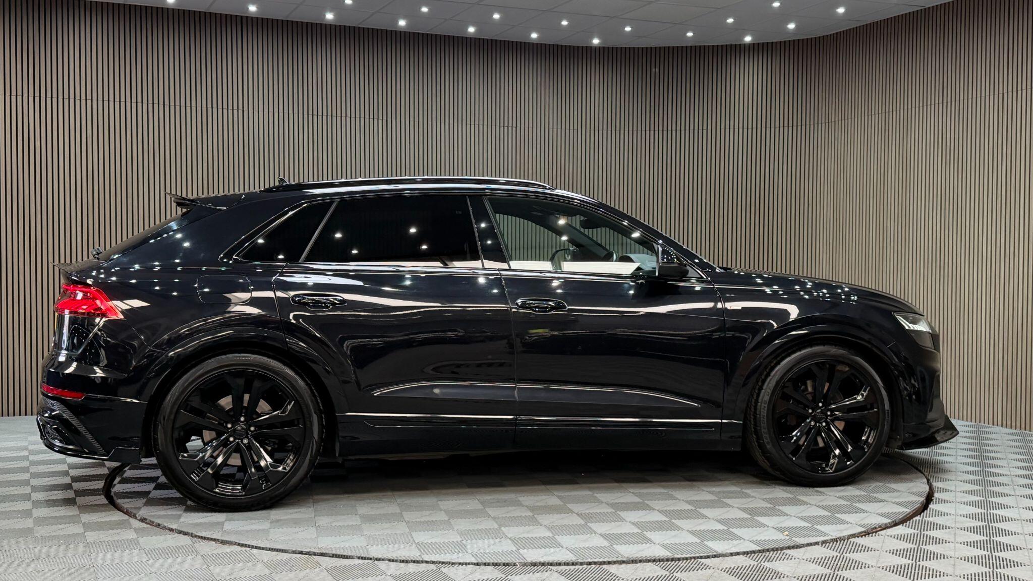 Audi Q8 view 39