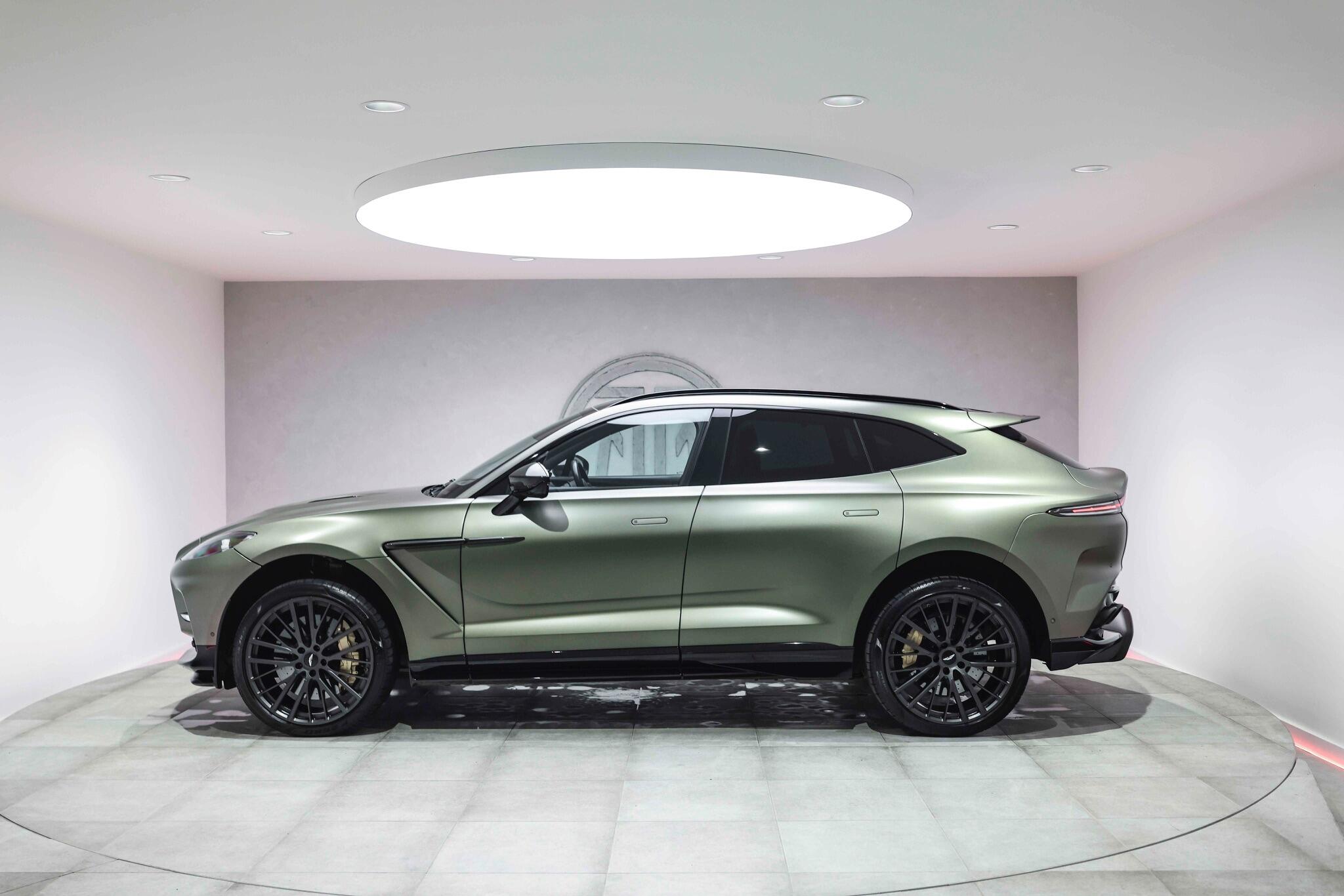 Aston Martin DBX view 26